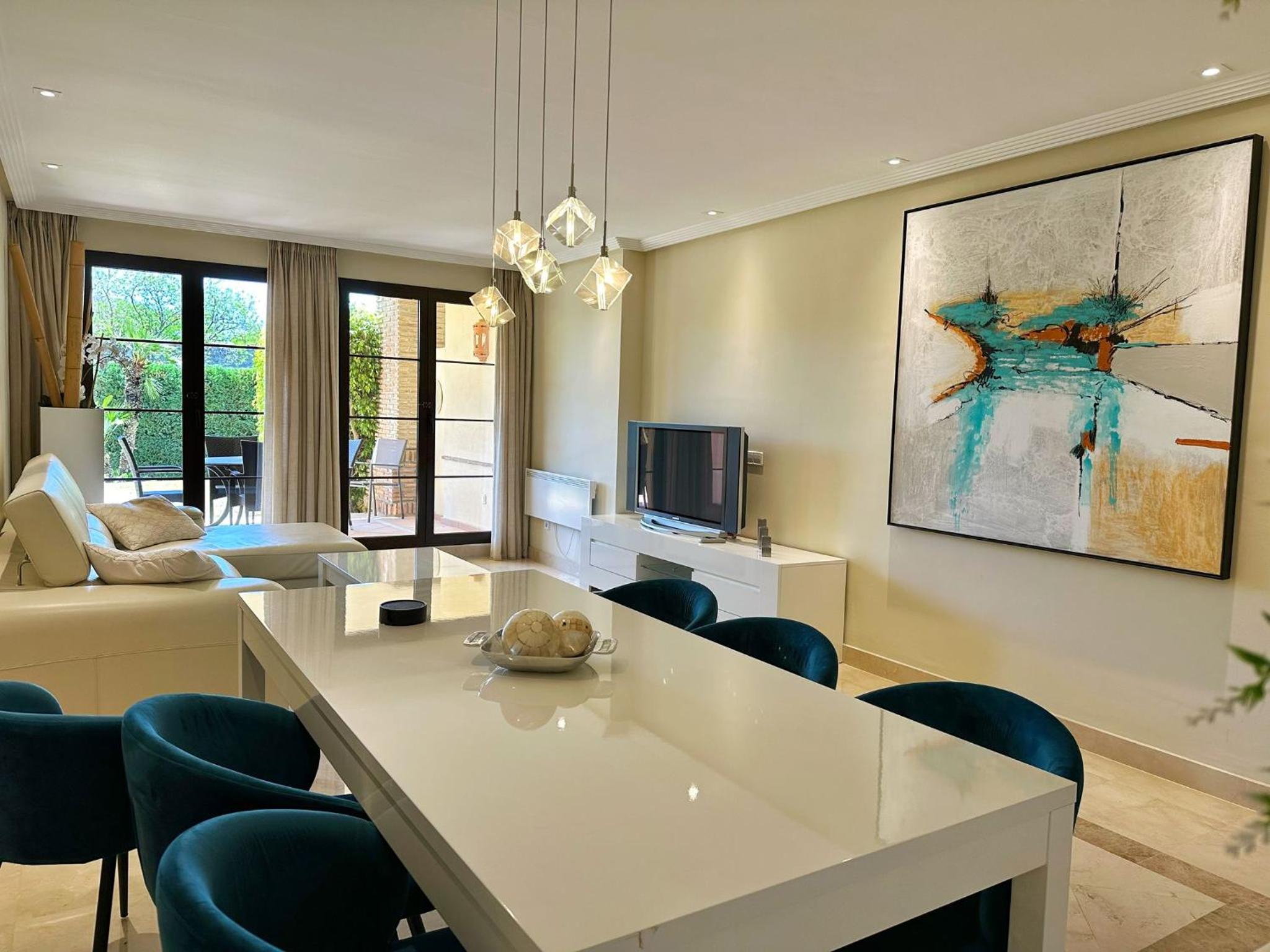Three-Bedroom Apartment with Sea View photo 2