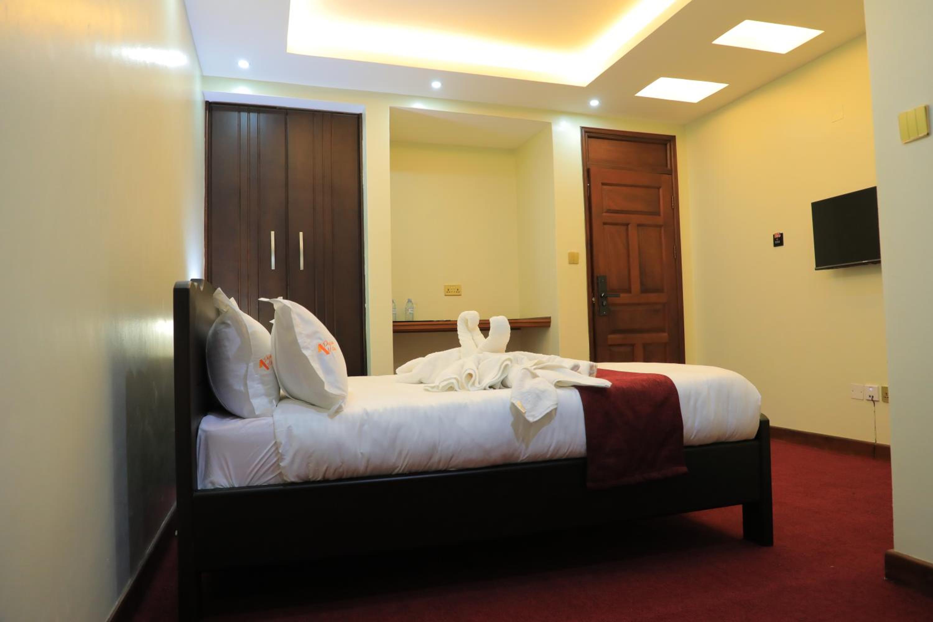 Deluxe Double Room with Balcony photo 1