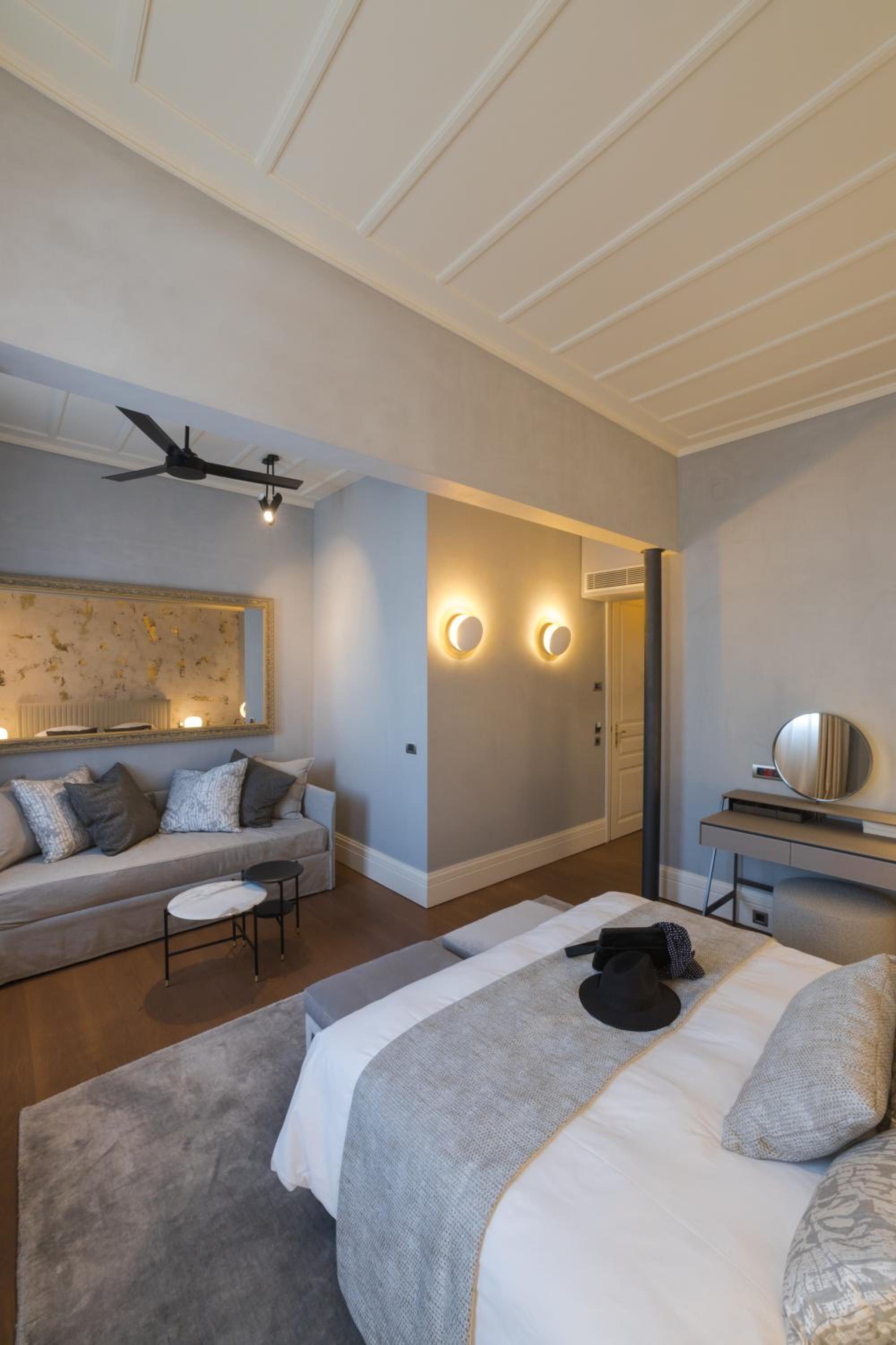 Deluxe Junior Suite - Photo 20