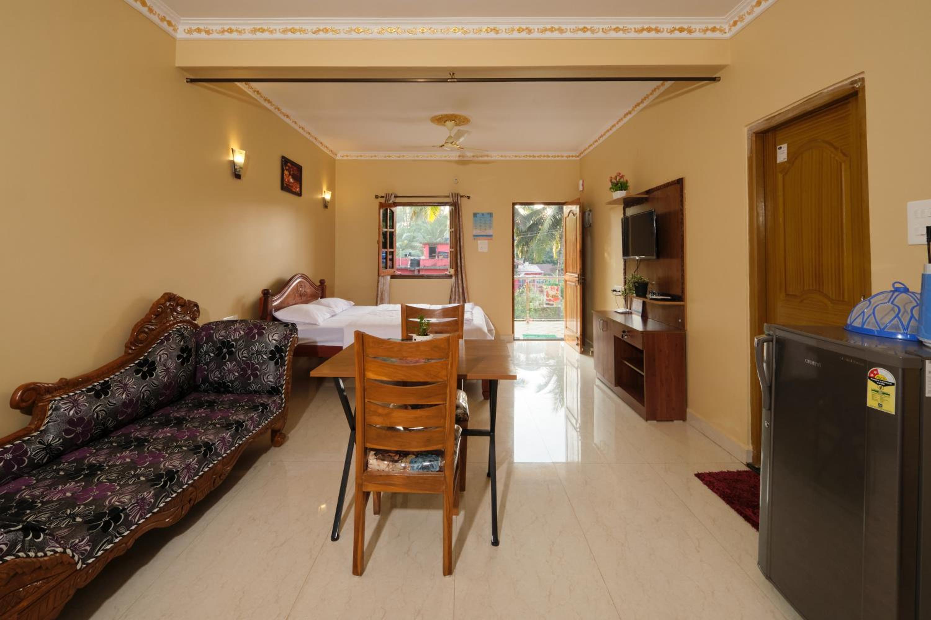 Studio with Garden View