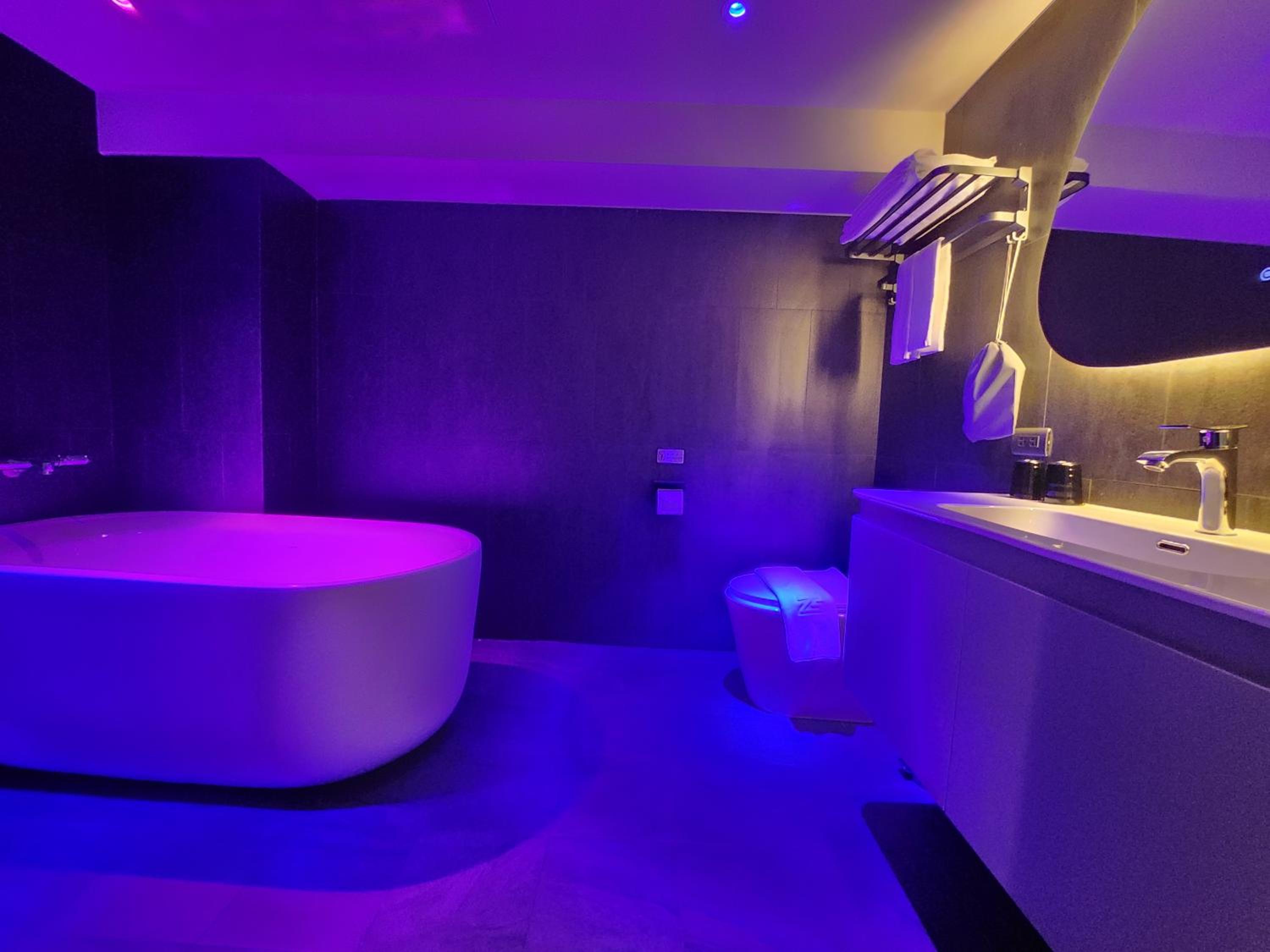 New Year's Eve offer - Love Double Room without window with Bathtub (Check-in time: 7PM) photo 3