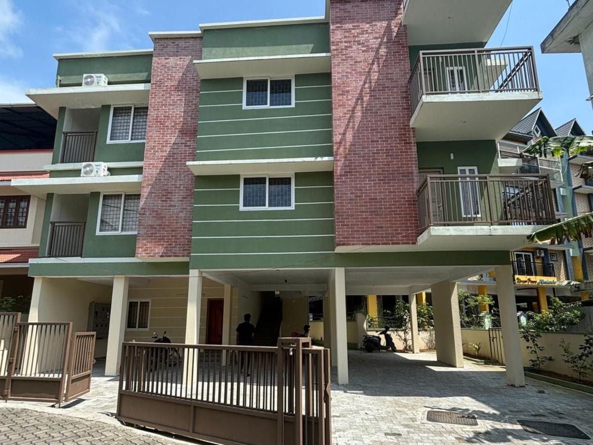 Apartment with Balcony photo 2