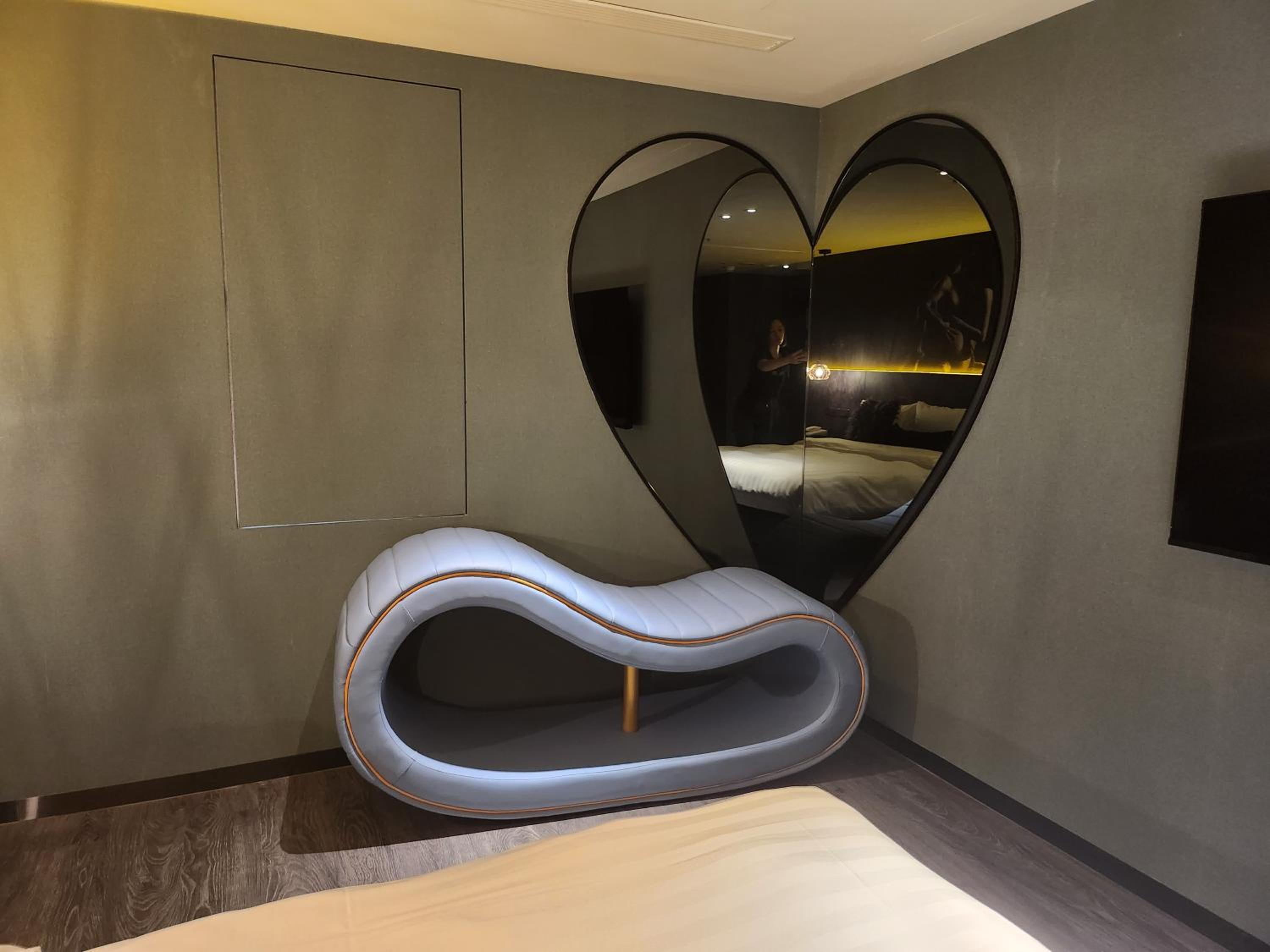 New Year's Eve offer - VIP Love Room without window with Bathtub (Check-in time: 7PM) photo 2