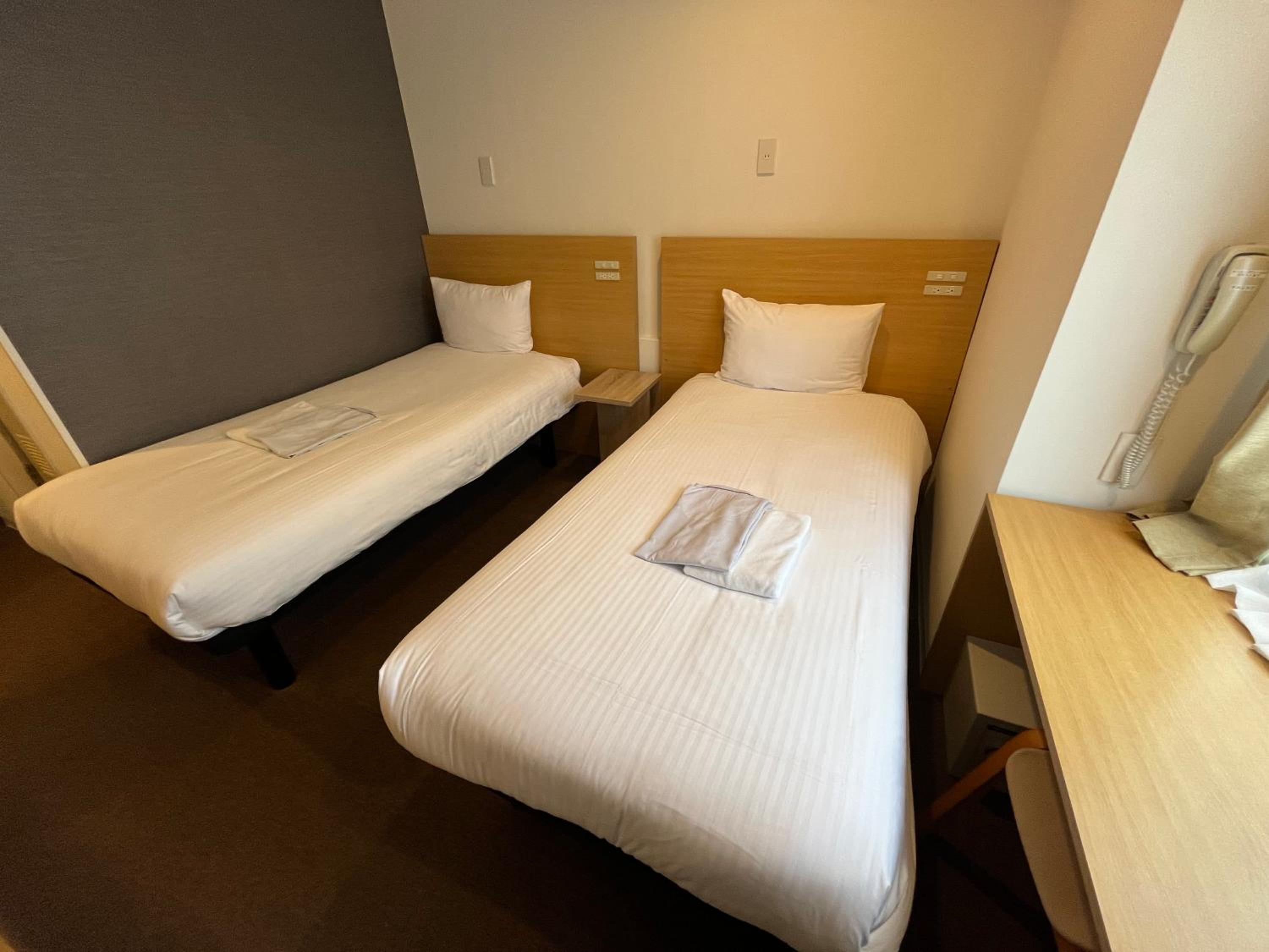 Twin Room - Non-Smoking - Photo 1