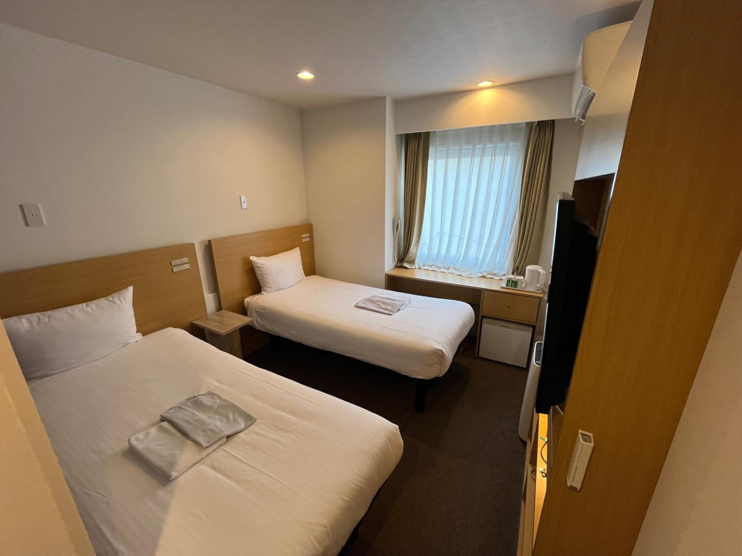 Twin Room - Non-Smoking - Photo 9