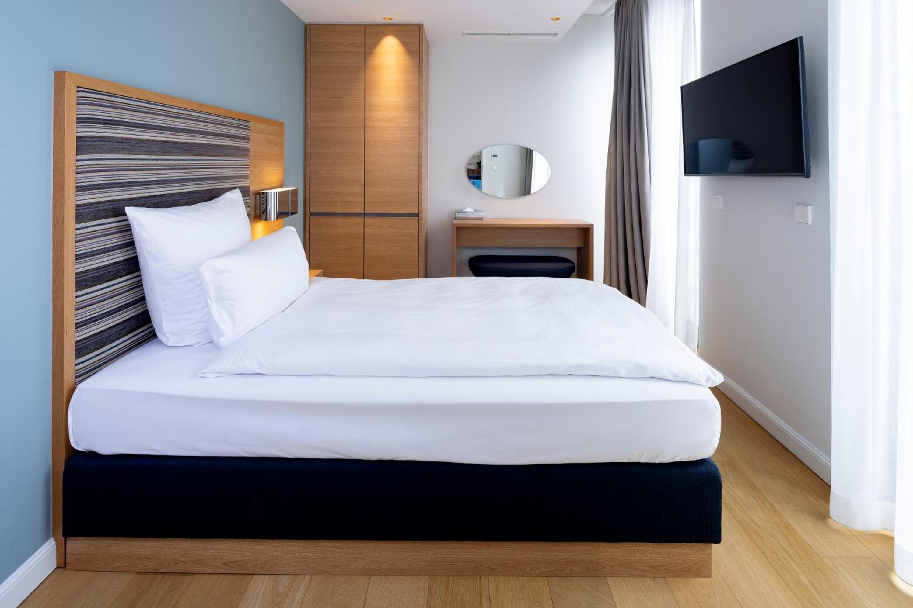Two-Bedroom Family Suite thumbnail 6