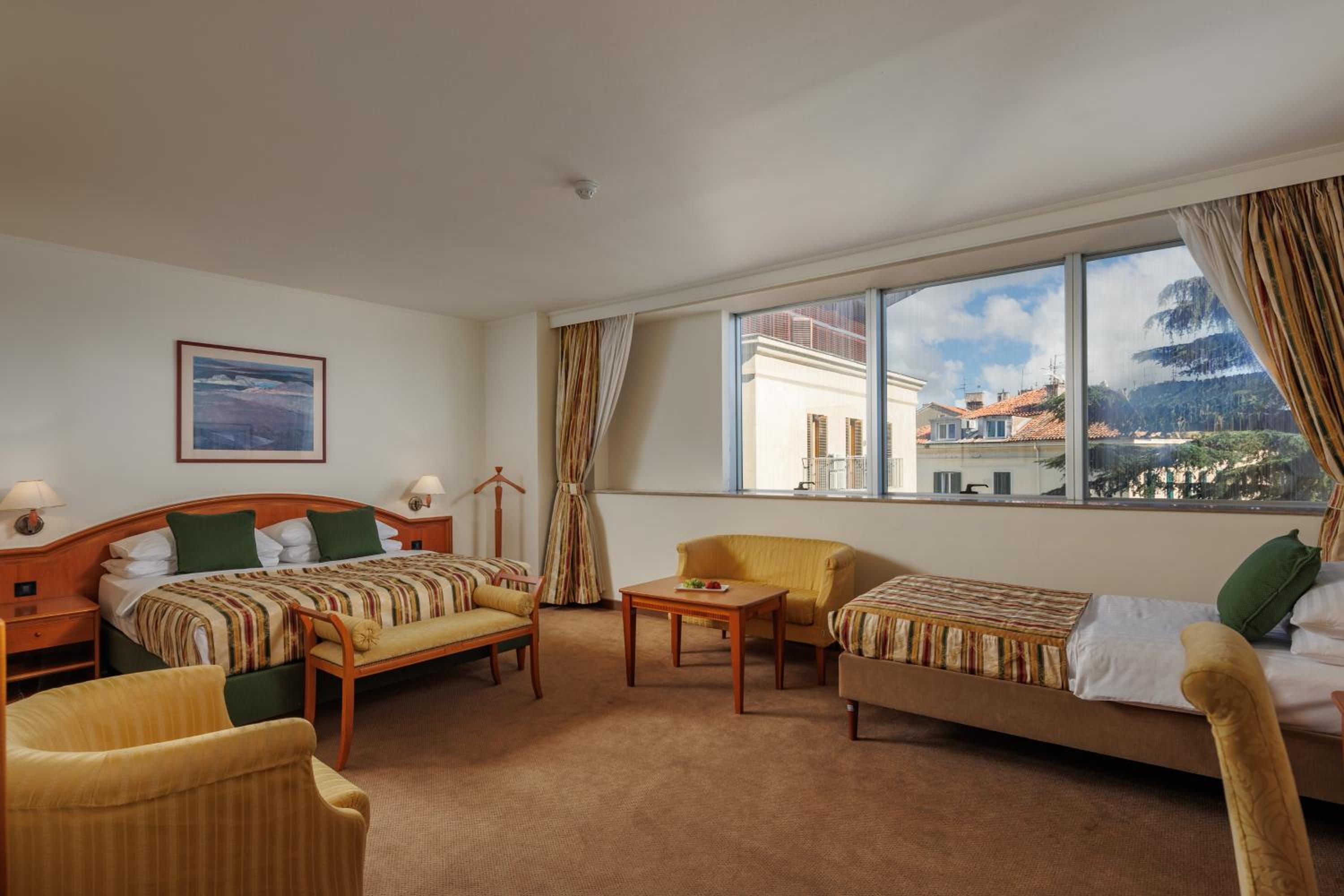 Superior Twin Room with Extra Bed - Photo 1