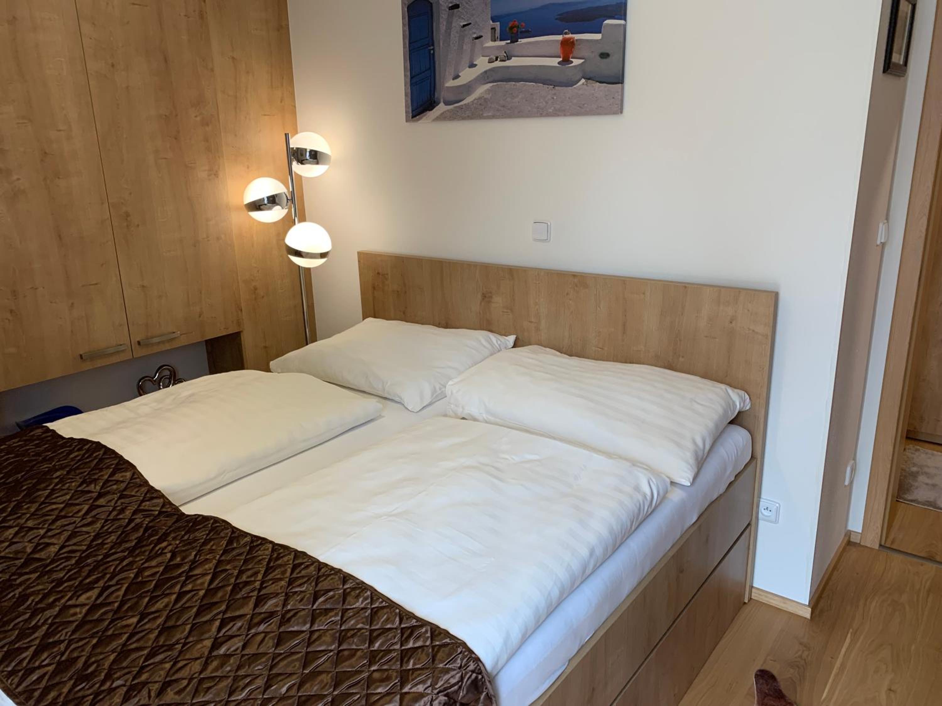 Deluxe One-Bedroom Apartment with Garden View photo 2