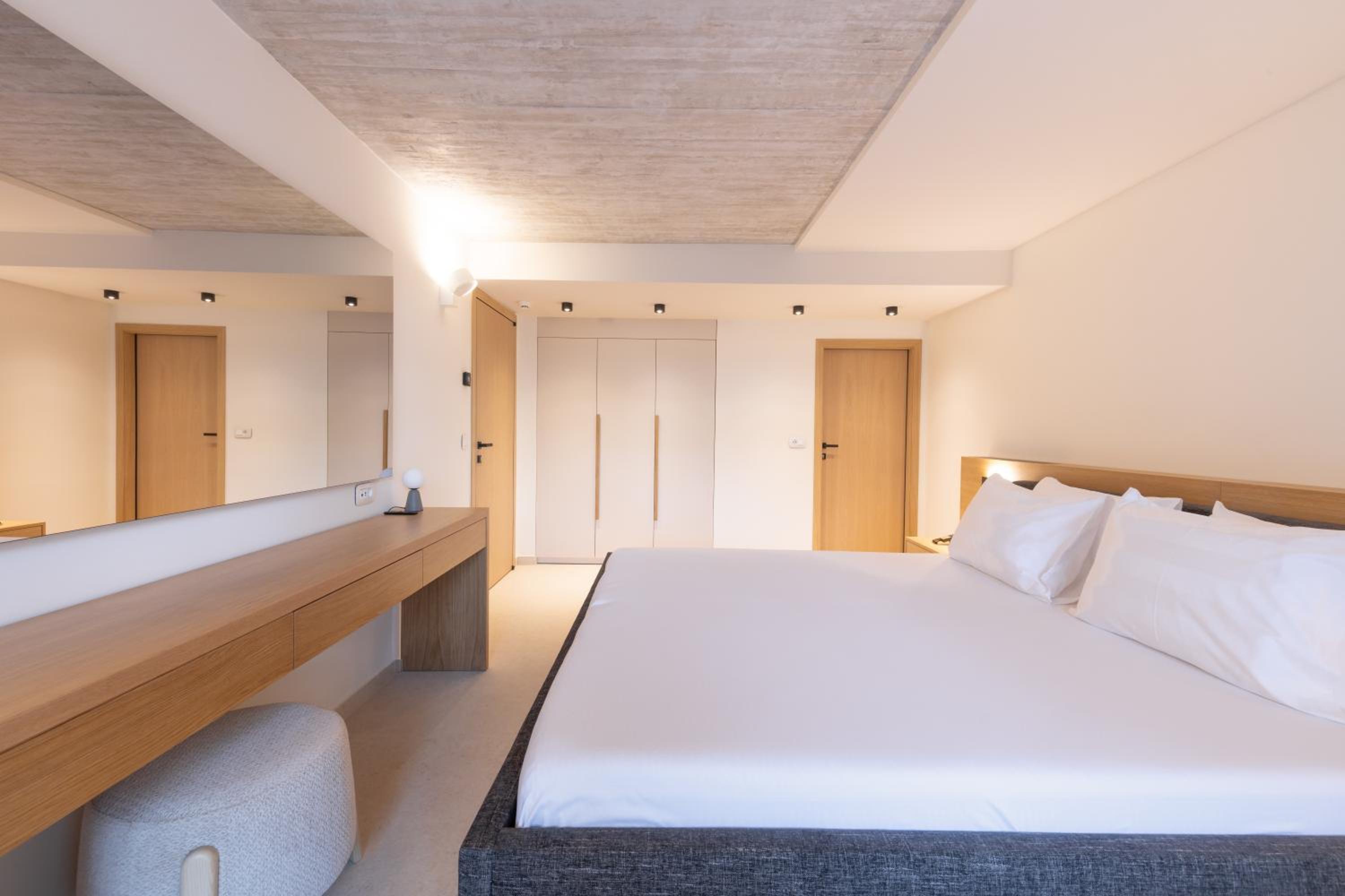 Grand Maisonette with Sea view and Private Pool  - Photo 9