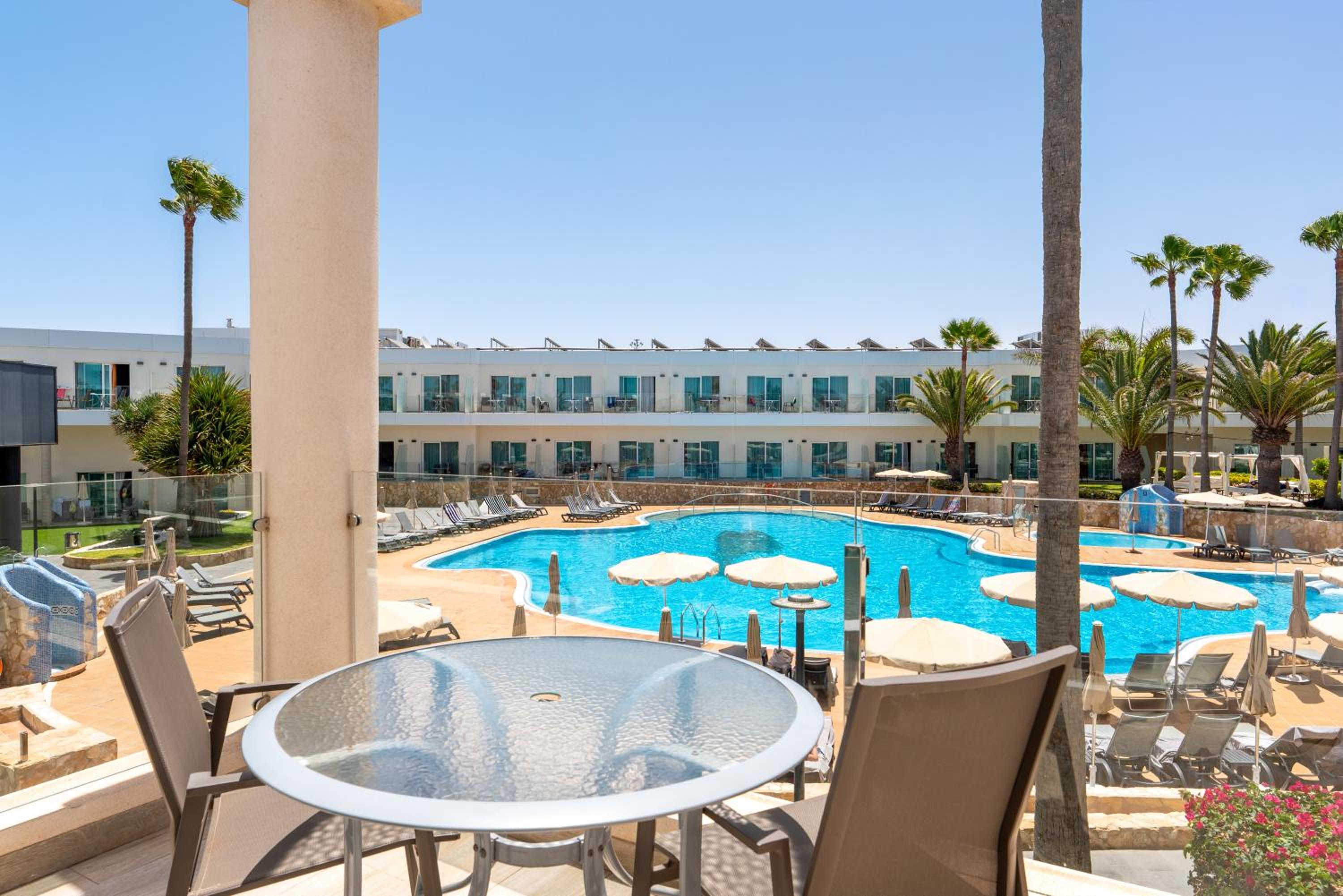 Suite With Pool View (2 Adults + 1 Child) photo 2