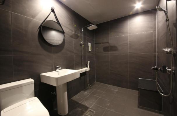 Business Twin Room - Photo 4