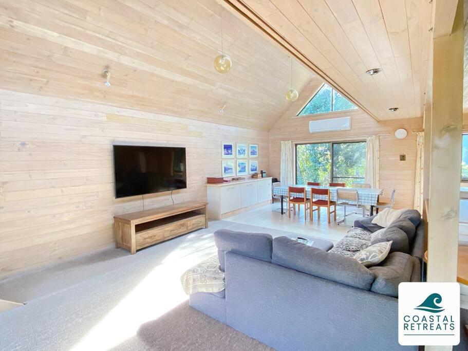 Five-Bedroom House photo 1