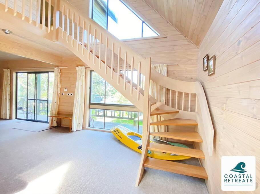 Five-Bedroom House photo 2