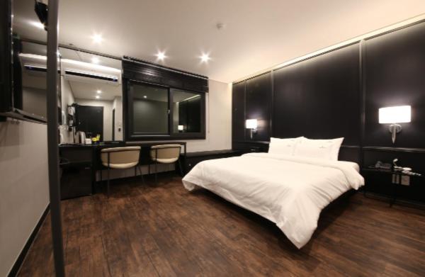 Premium Room - Photo 7