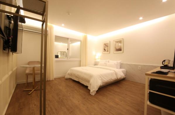 Premium Room - Photo 3