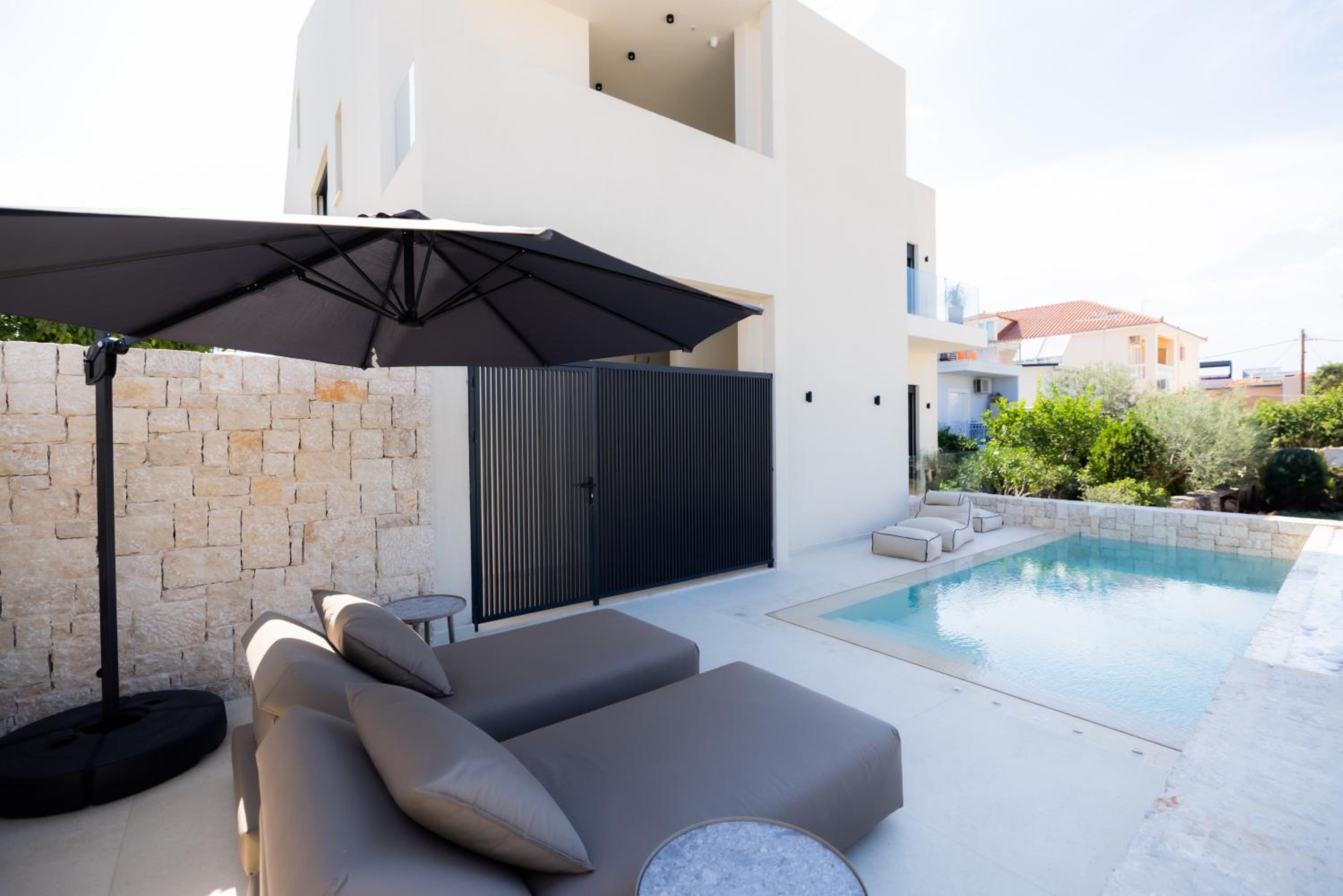 Deluxe Maisonette with Private Pool - Photo 11