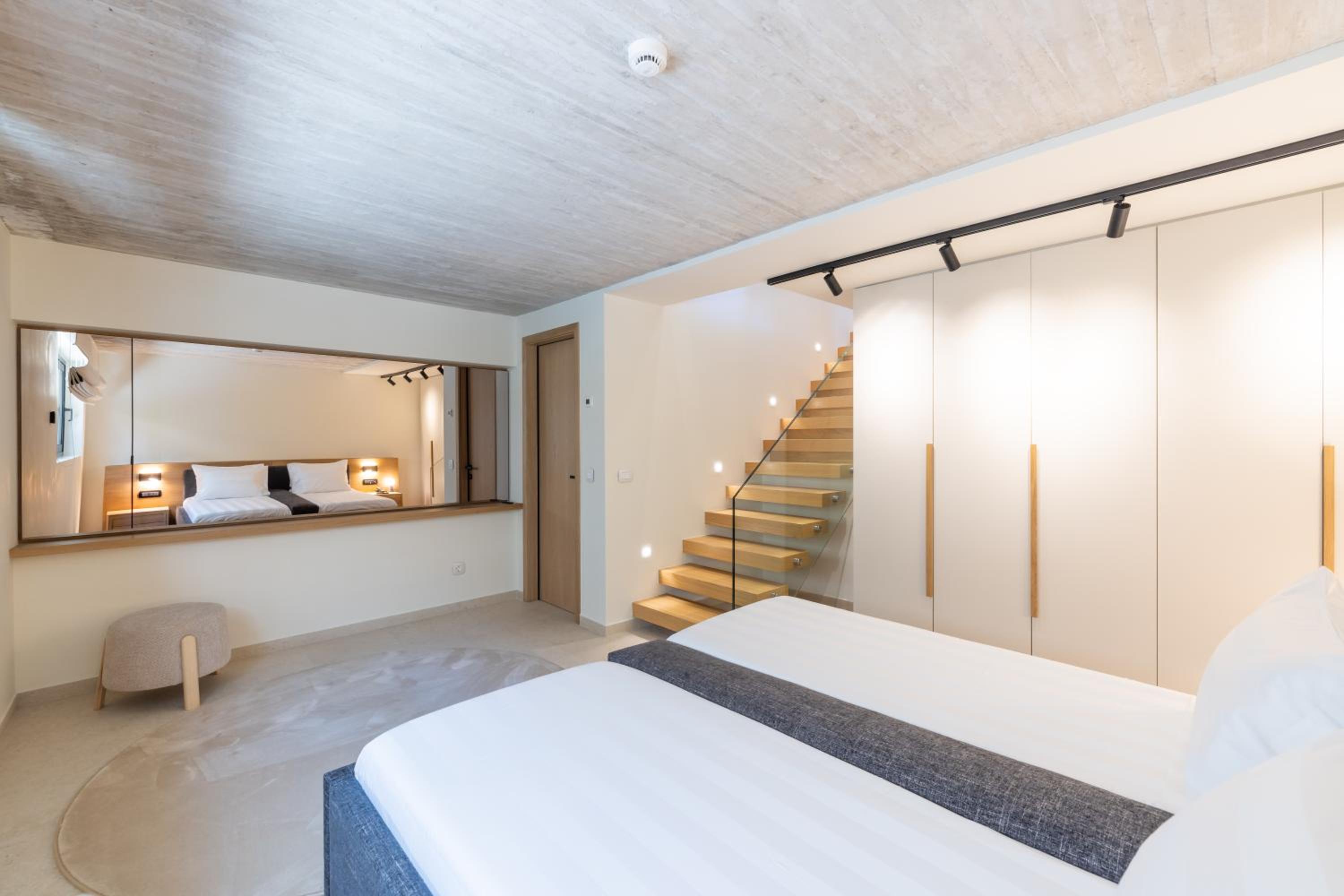 Deluxe Maisonette with Private Pool - Photo 6