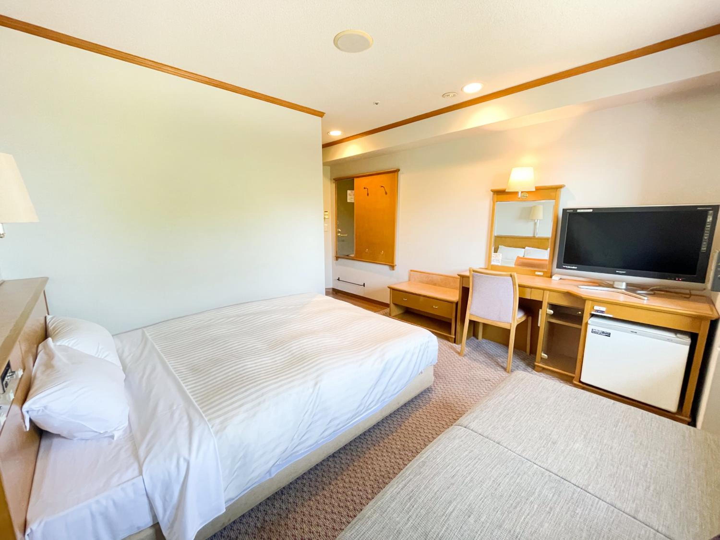 Large Double Room - Smoking - Photo 4