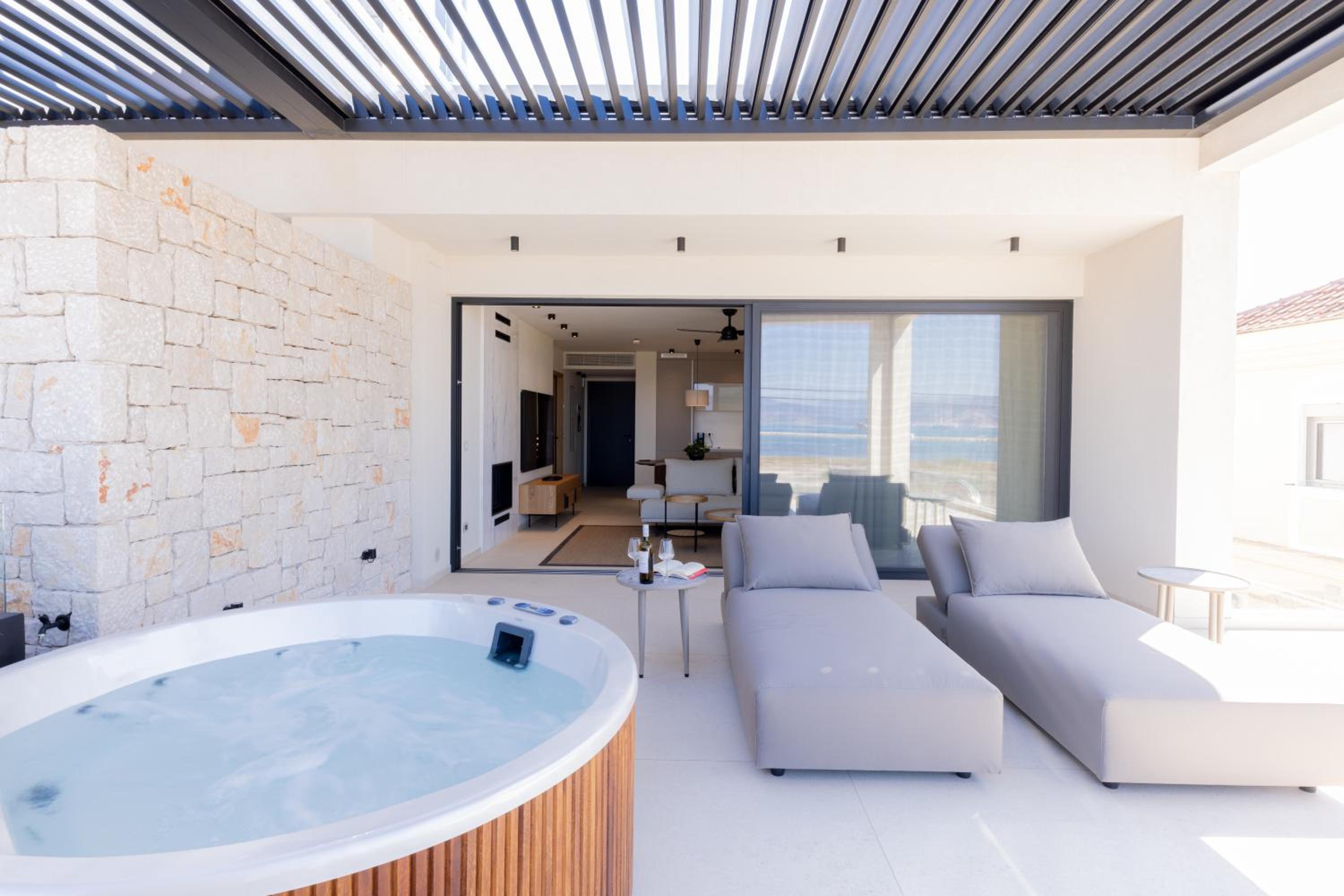Executive Maisonette with Sea view and outdoor Hydromassage Bathtub - Photo 11