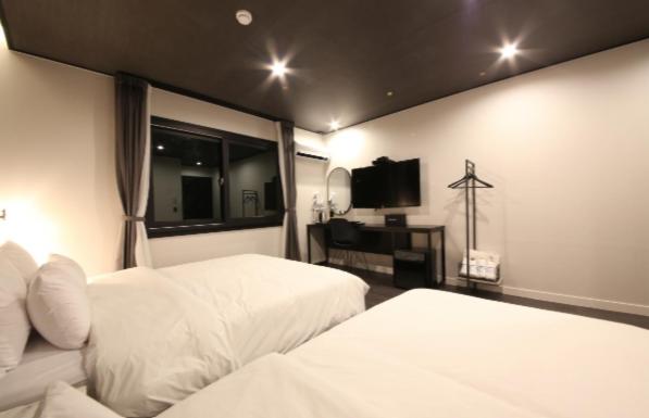 Twin Room - Photo 4