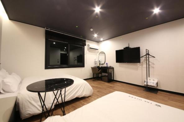 Twin Room - Photo 5