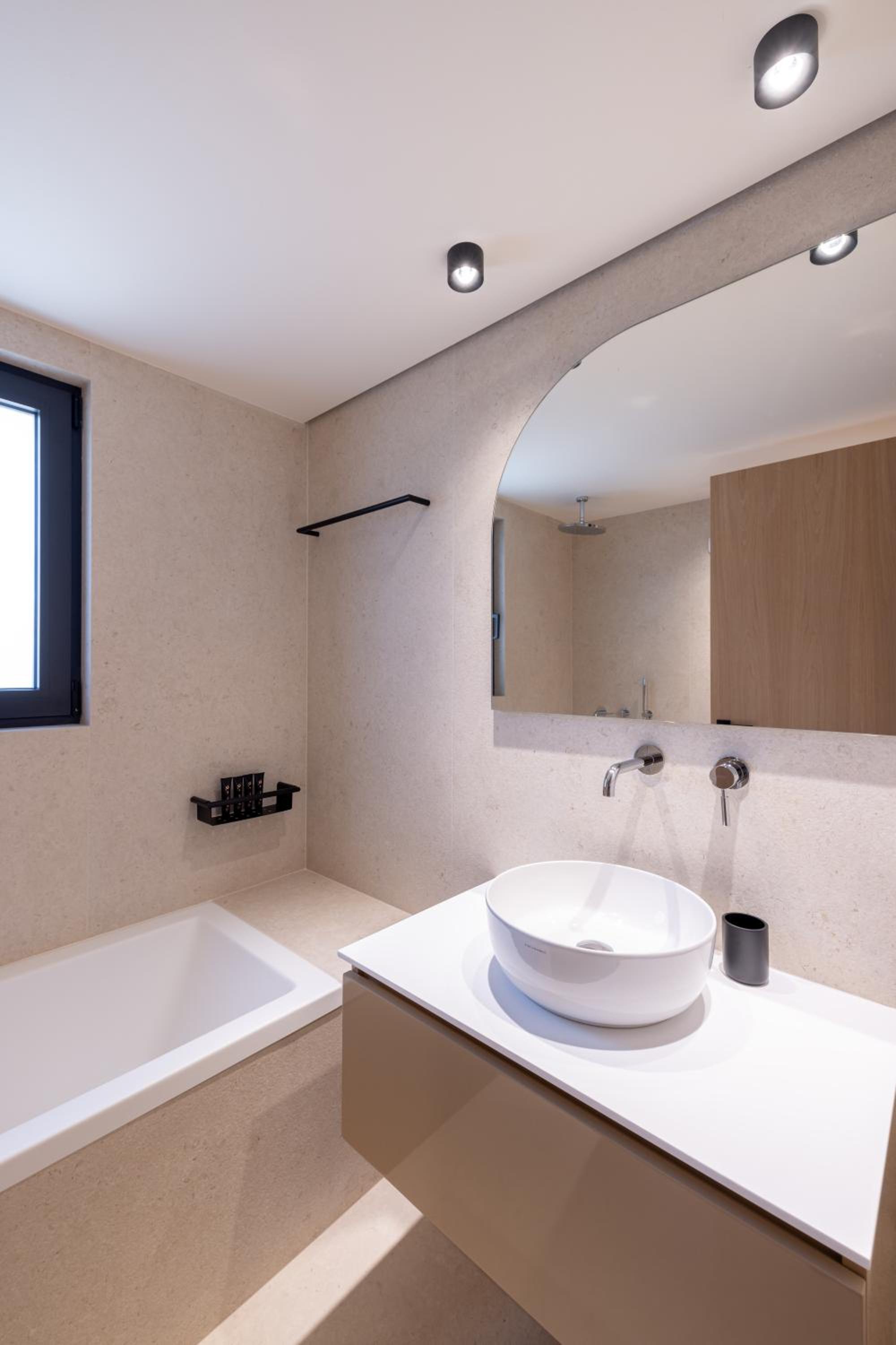 Deluxe Apartment with Sea view and outdoor Hydromassage Bathtub - Photo 9