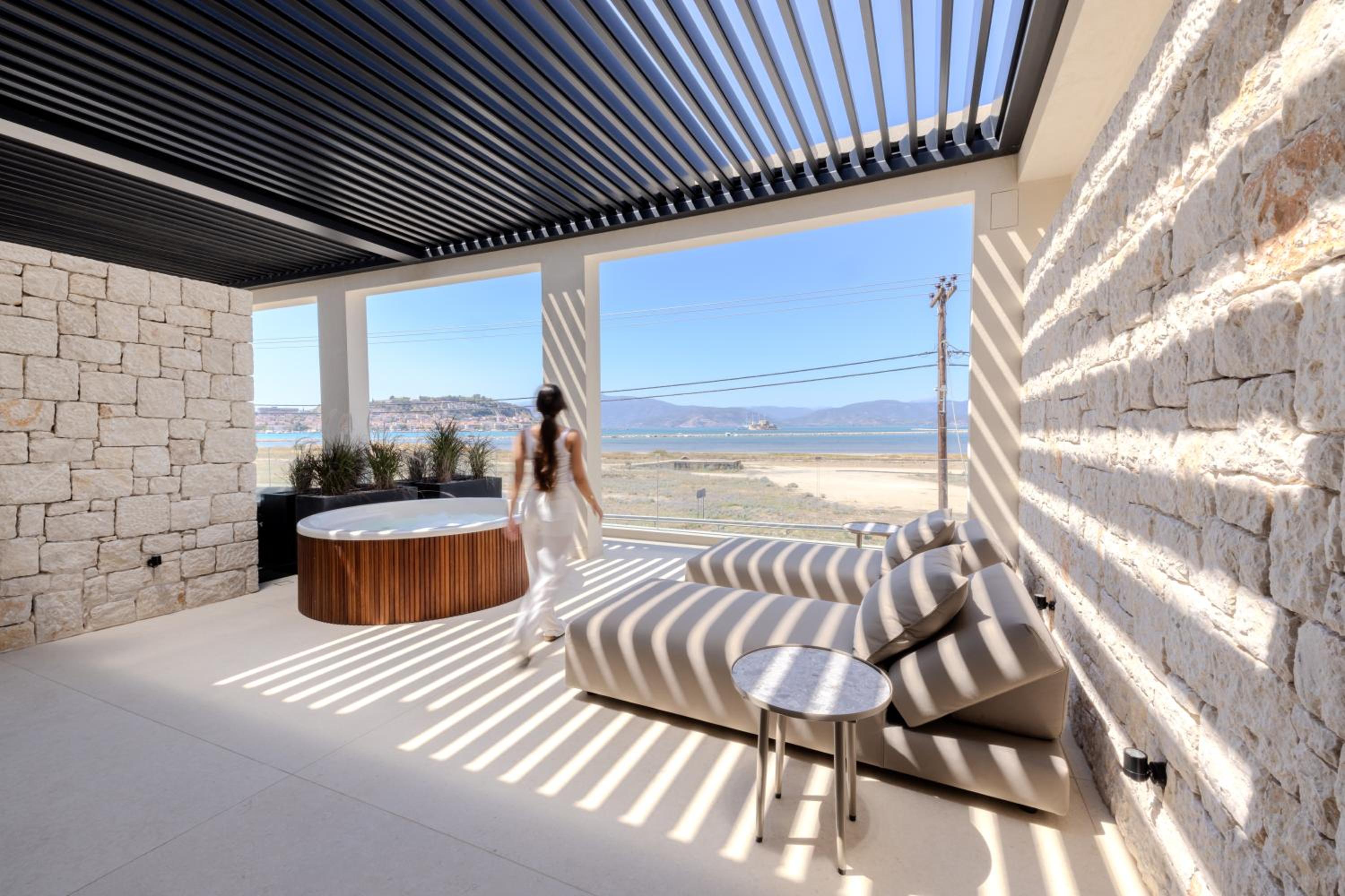 Deluxe Apartment with Sea view and outdoor Hydromassage Bathtub - Photo 14