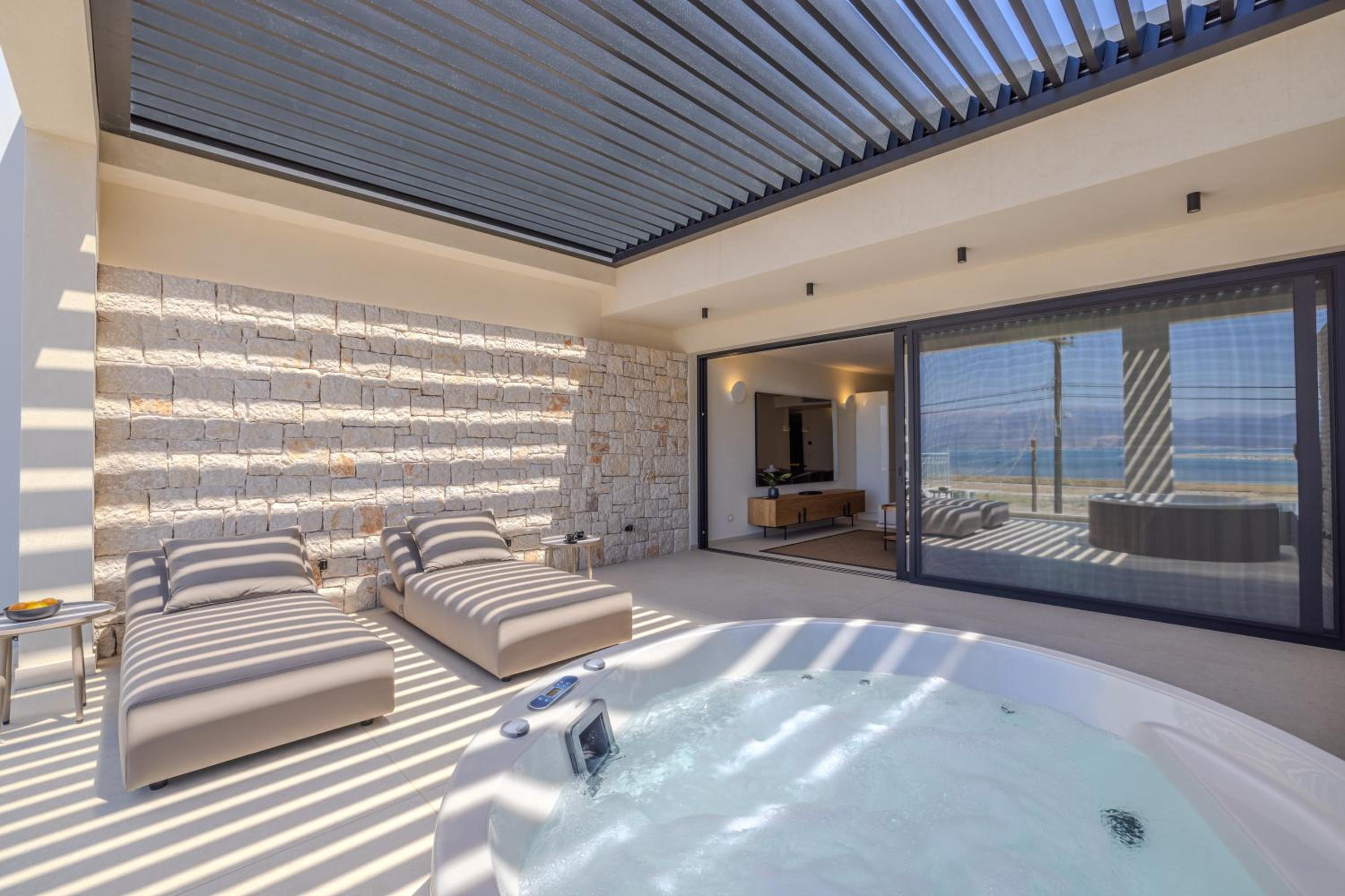 Deluxe Apartment with Sea view and outdoor Hydromassage Bathtub - Photo 7