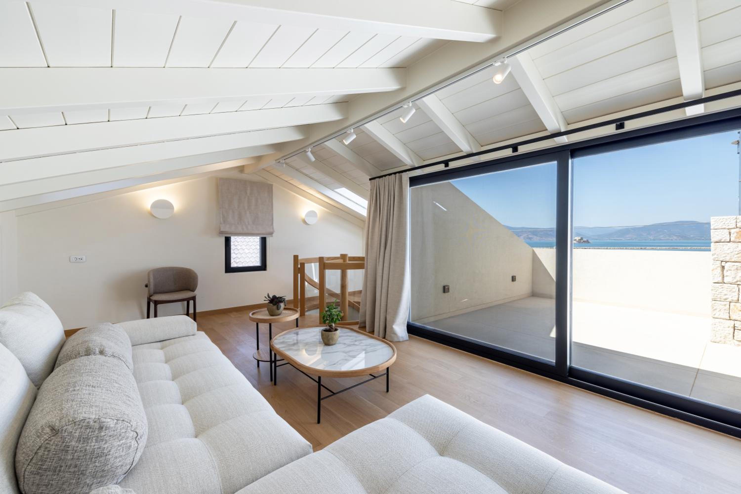 Executive Maisonette with Sea view and outdoor Hydromassage Bathtub - Photo 4
