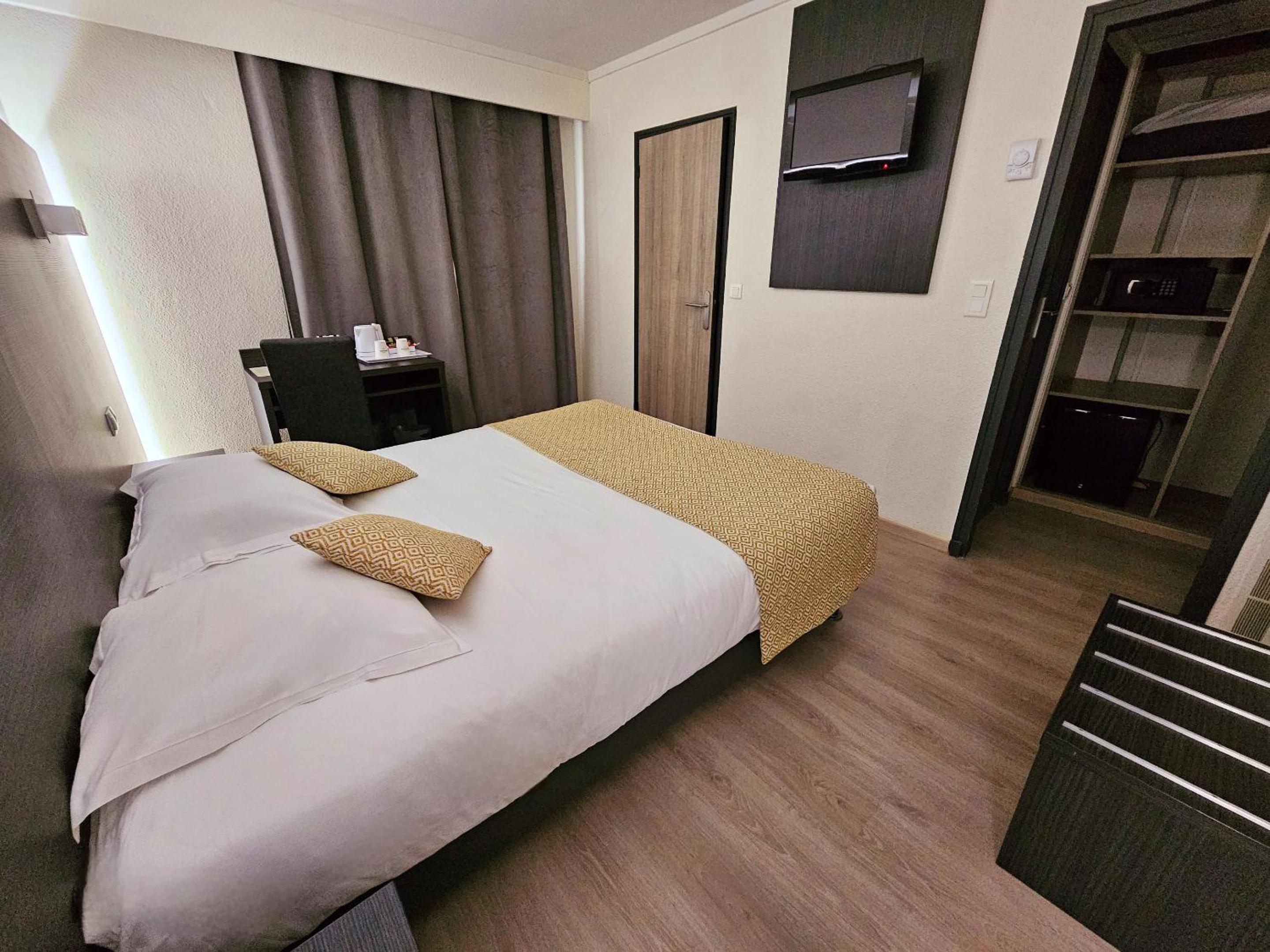 Double Room - Photo 3