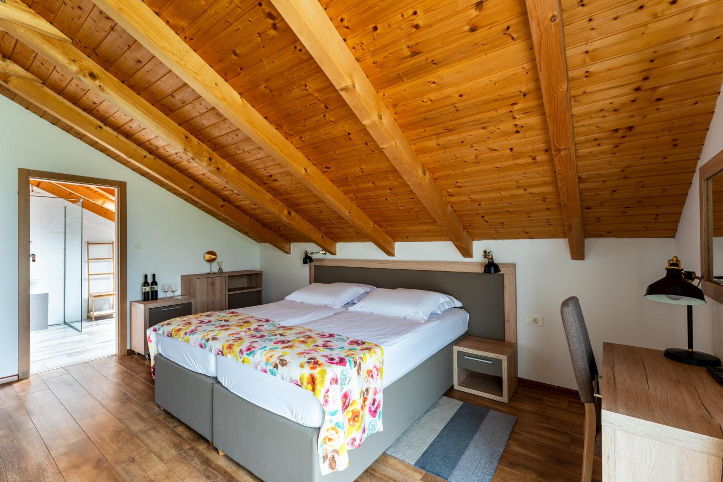 Deluxe Double or Twin Room - Photo 6