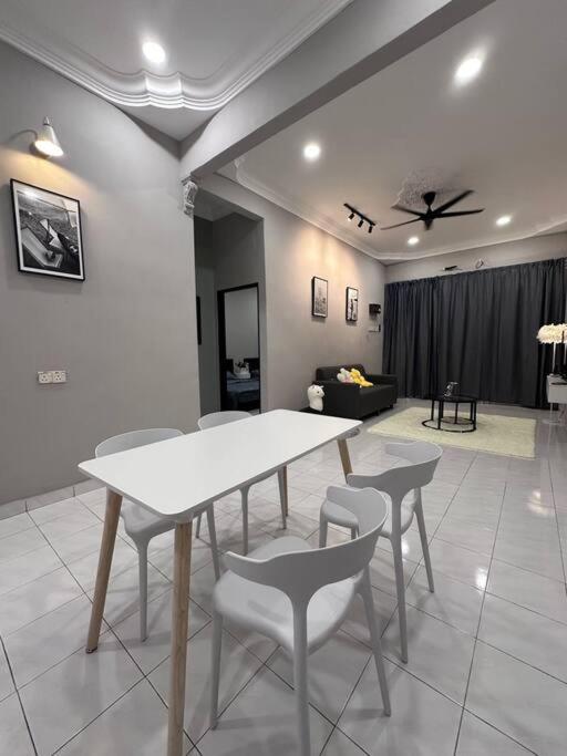 Three-Bedroom Villa photo 1