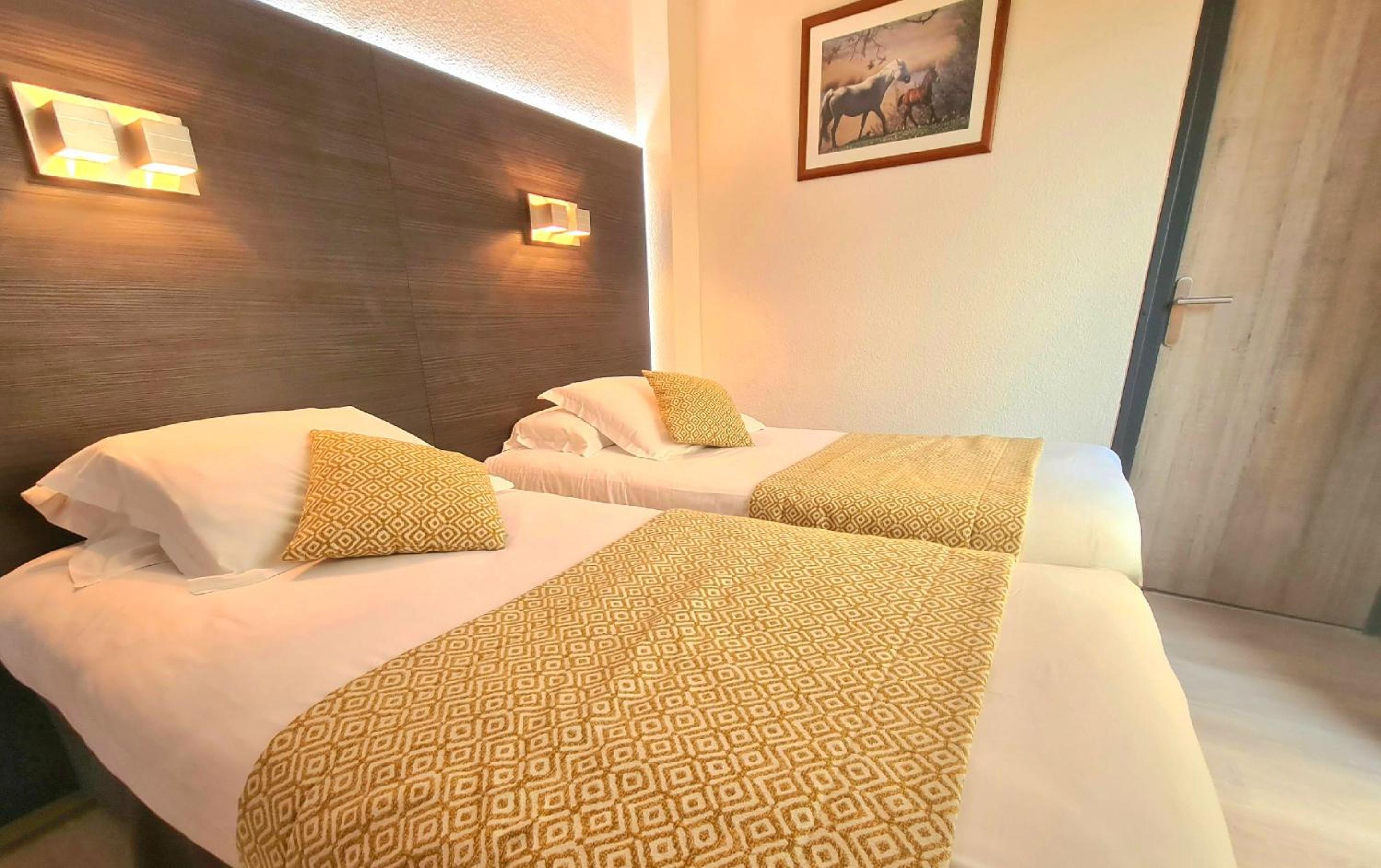 Twin Room - Photo 3