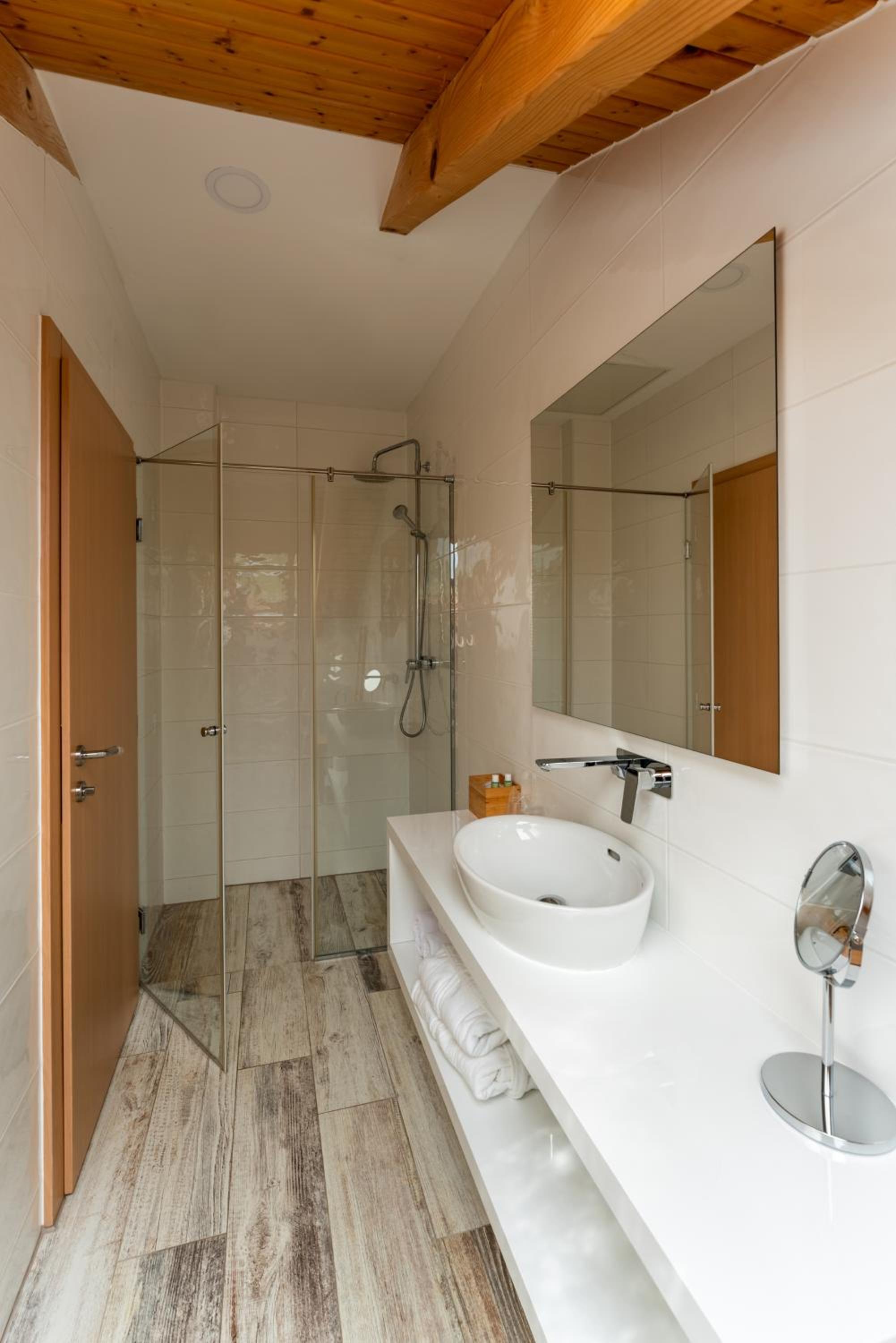 Deluxe Suite - Photo 10