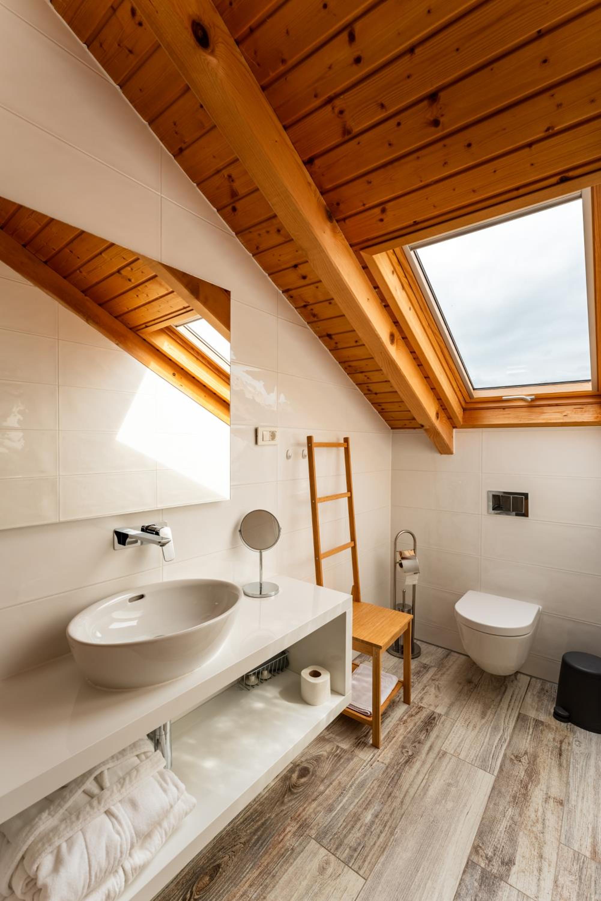 Deluxe Suite - Photo 9