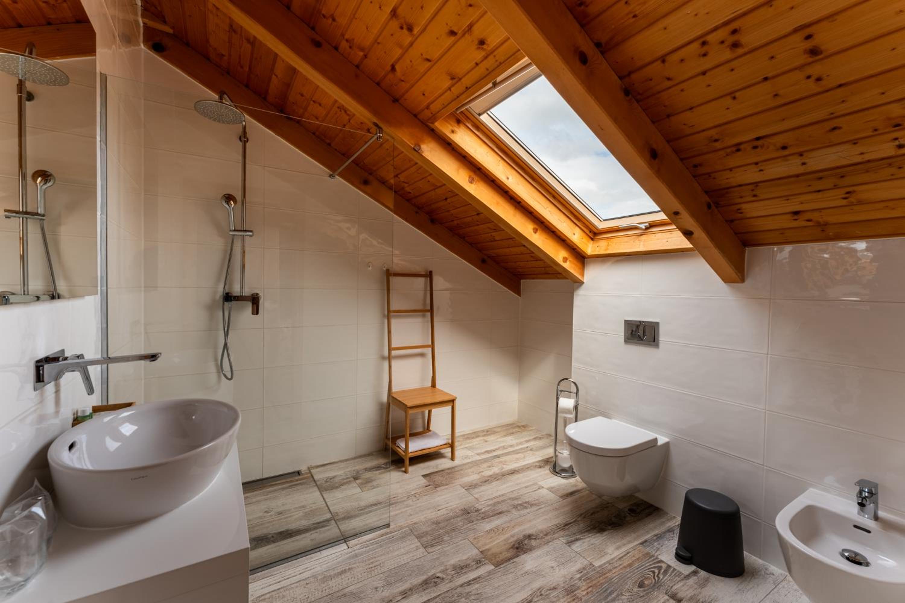 Deluxe Suite - Photo 11
