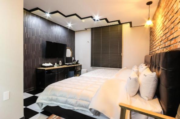 Twin Room - Photo 4