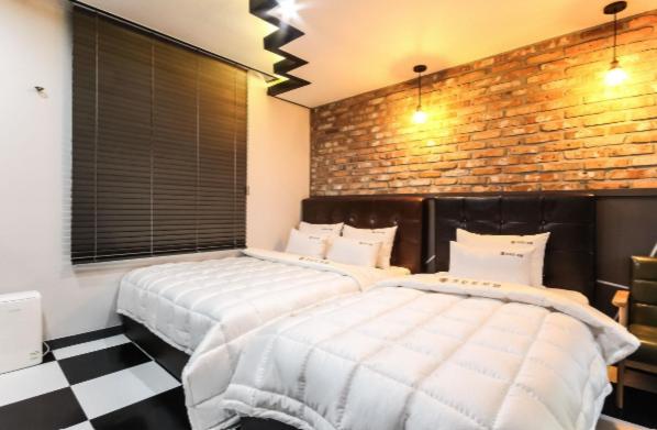 Twin Room - Photo 2