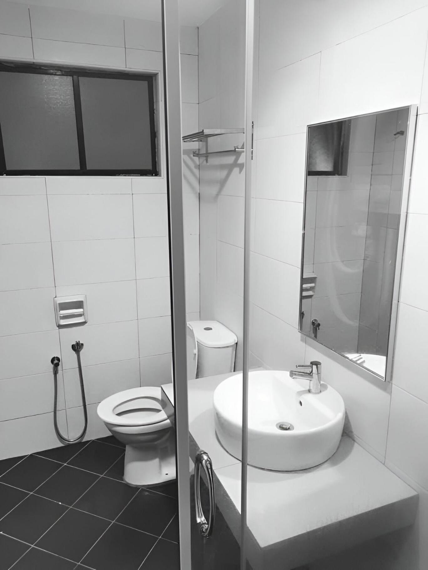 Deluxe Twin Room With Sea View - Photo 4