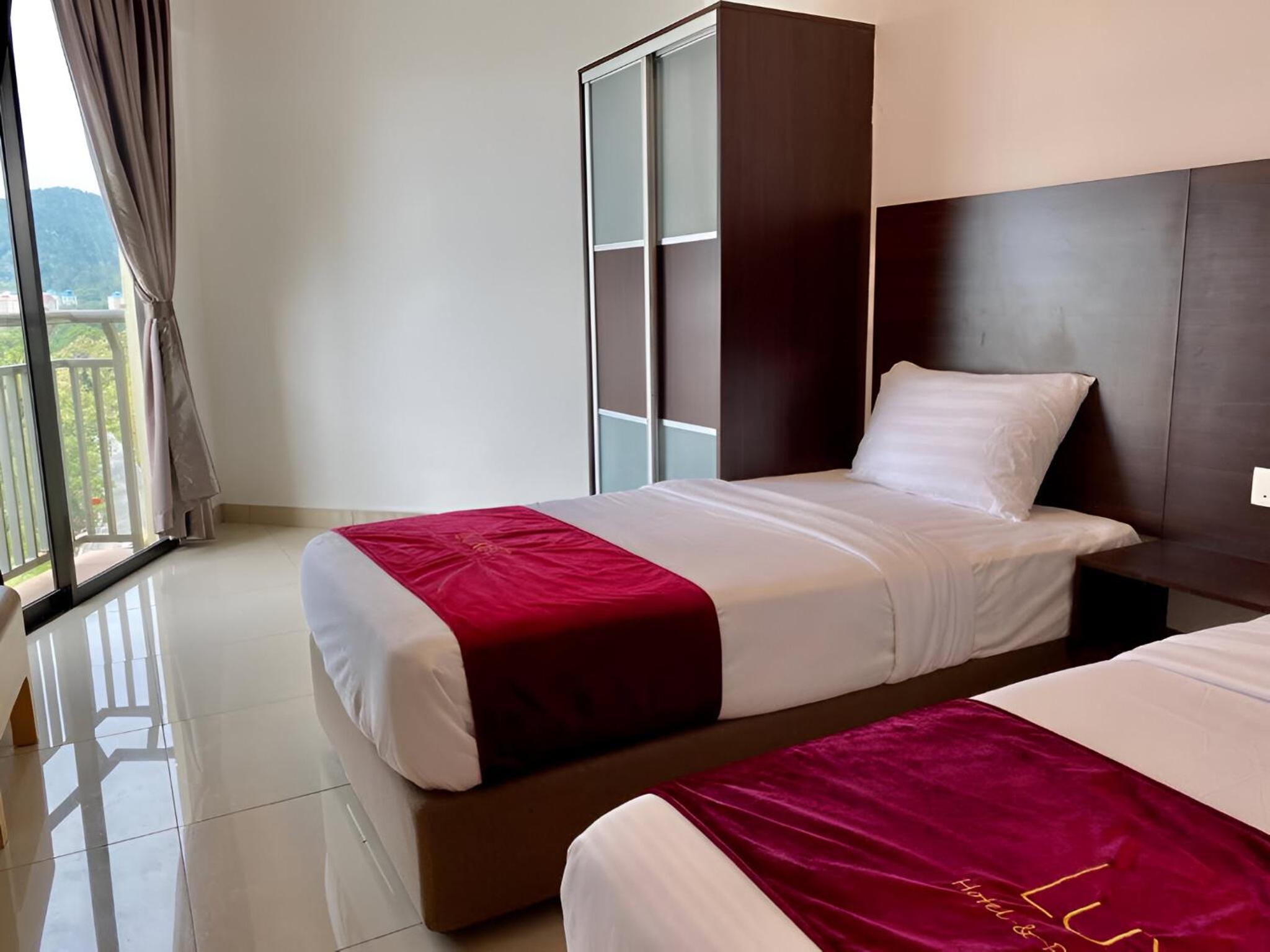 Deluxe Twin Room With Sea View - Photo 1