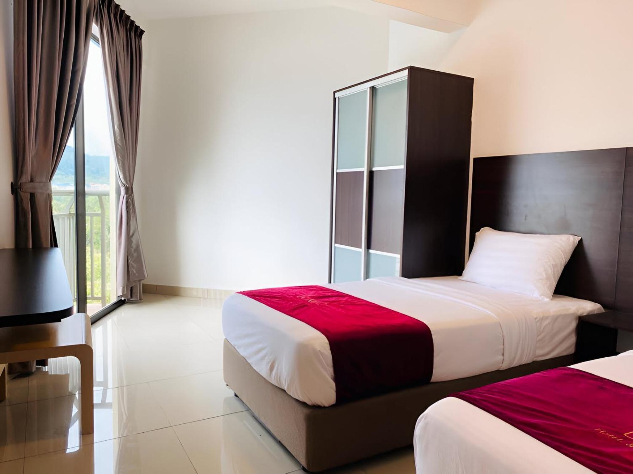 Deluxe Twin Room With Sea View - Photo 3