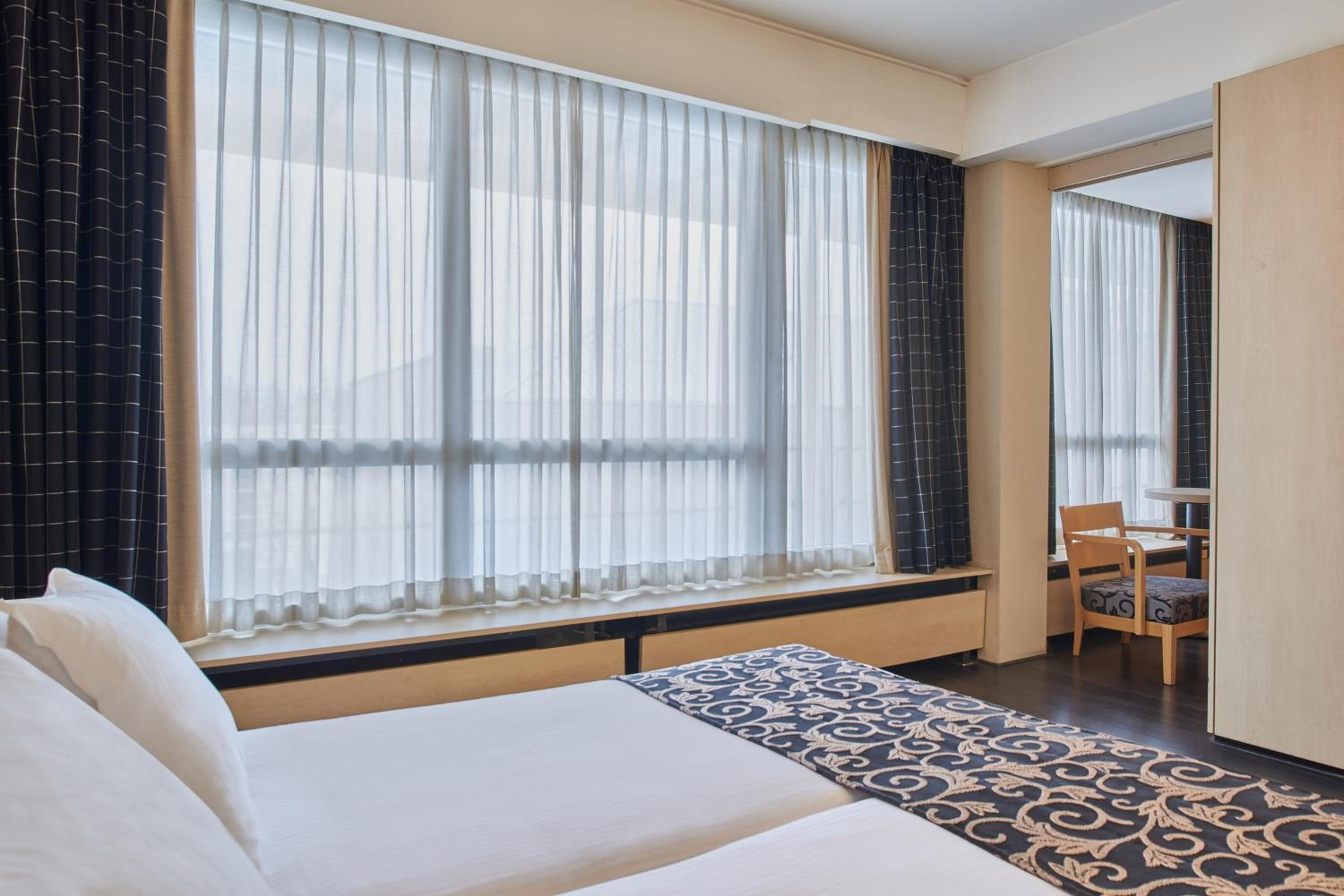 Standard Twin Room - Photo 3