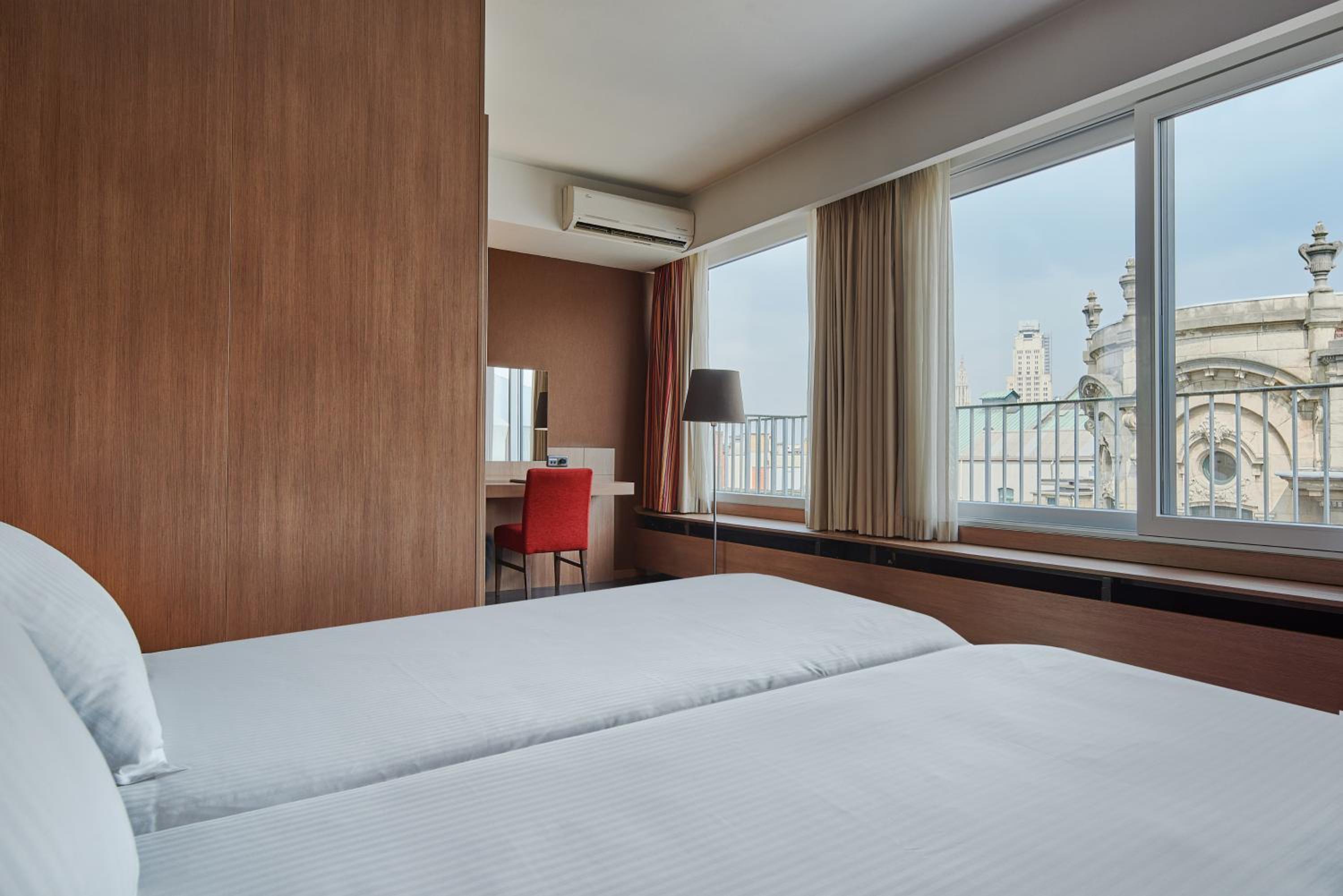 Standard Twin Room - Photo 4
