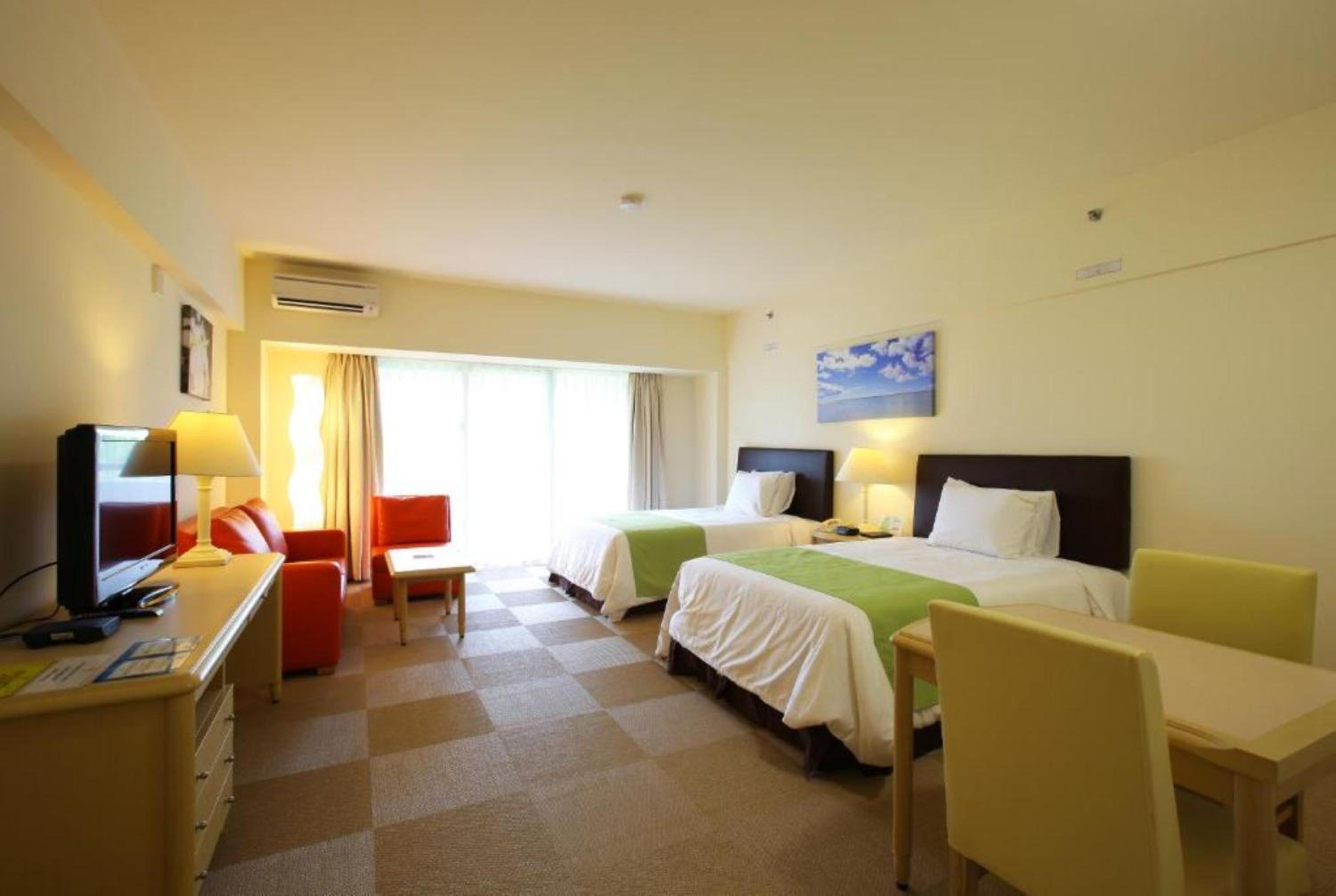 Standard Twin Room with Sofa photo 2