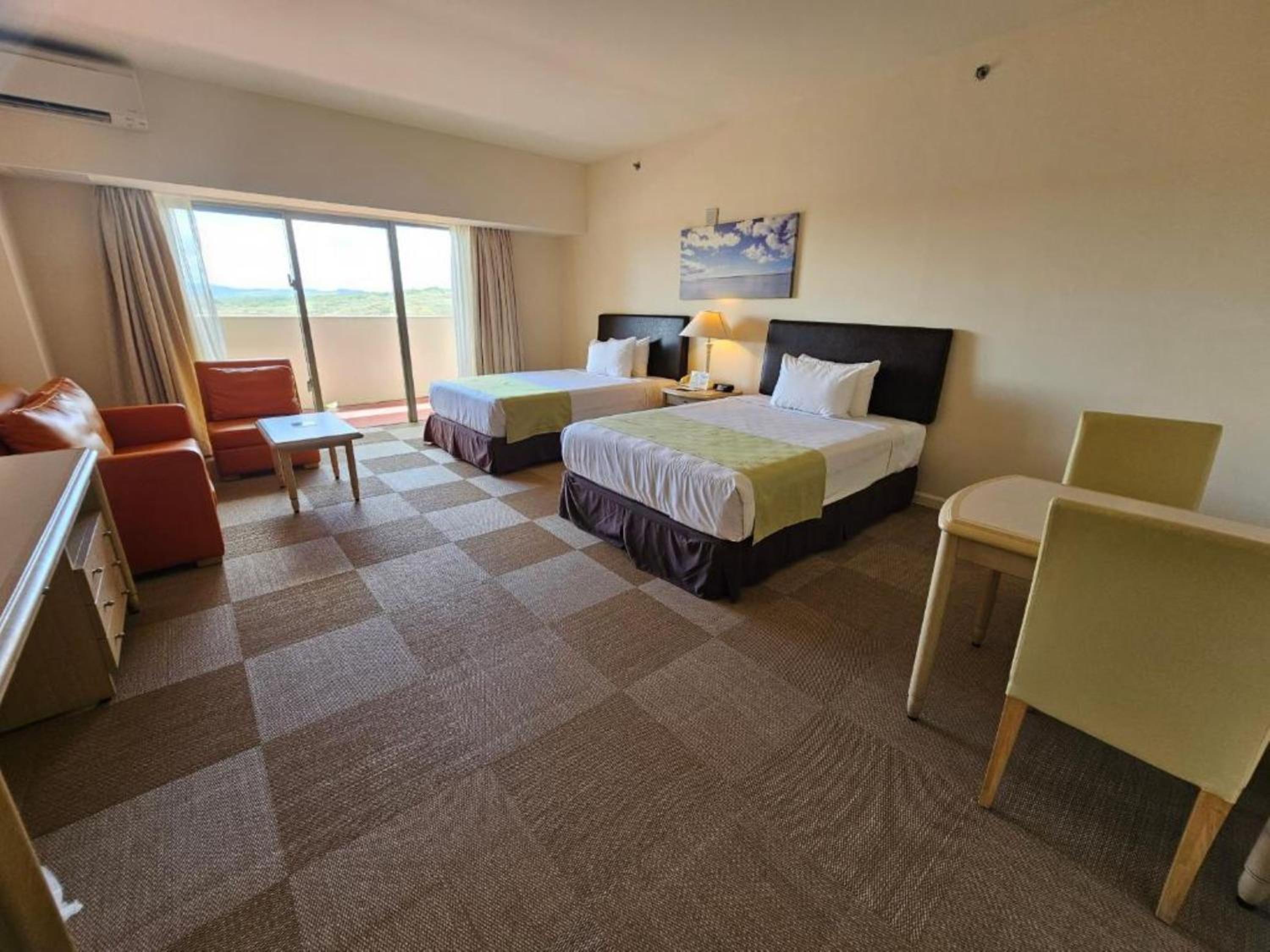Standard Twin Room with Sofa photo 3