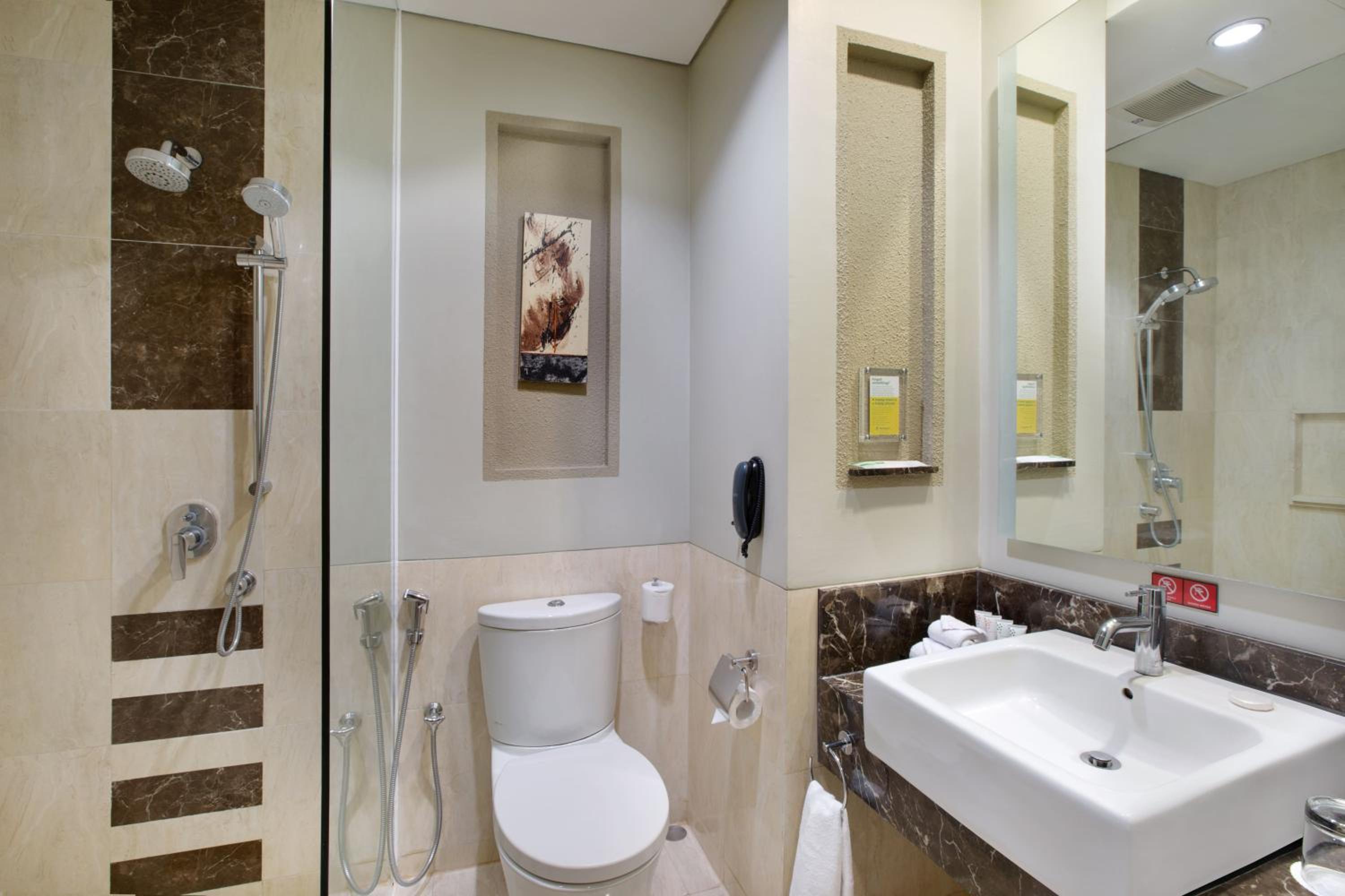Premium Twin Room - Photo 3