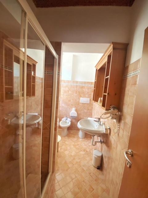 Double or Twin Room - Photo 2