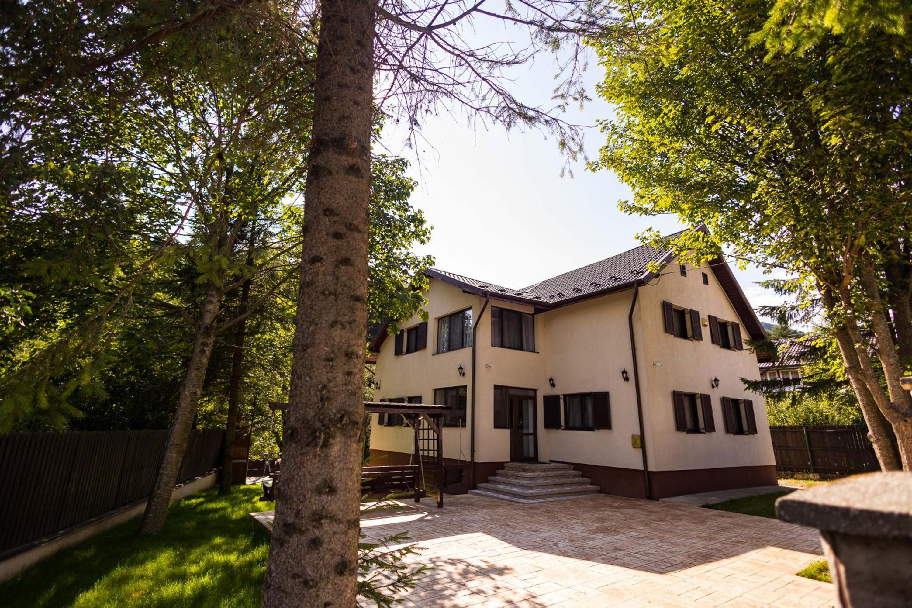 Four-Bedroom House photo 3