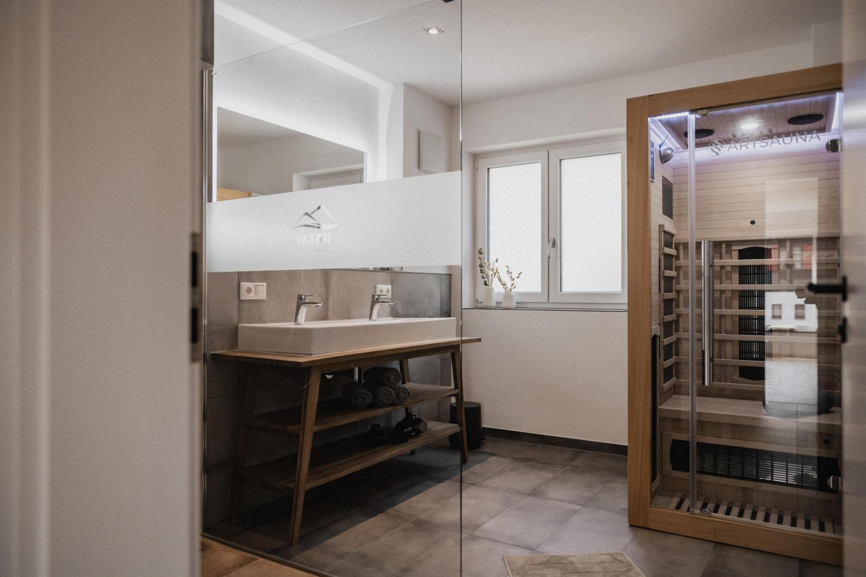 Two-Bedroom Apartment with Shower photo 3