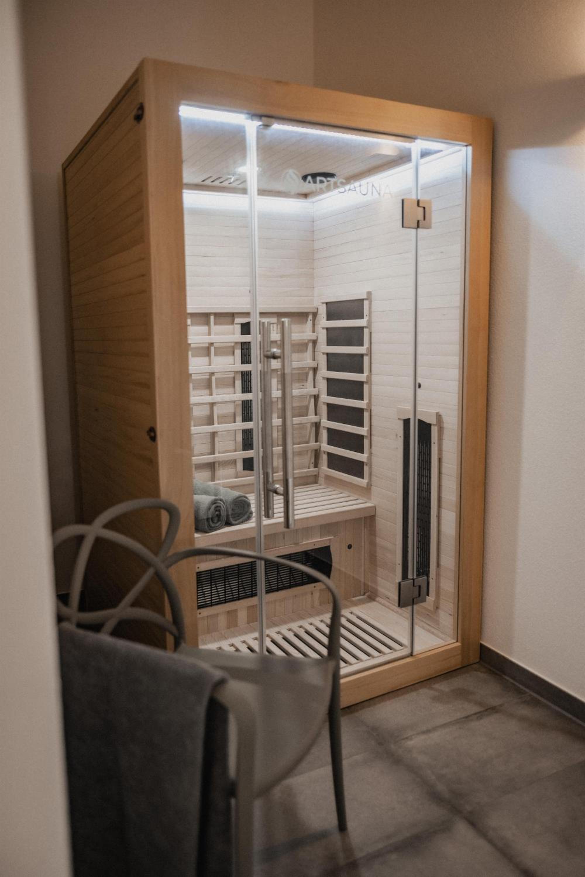 Two-Bedroom Apartment with Shower photo 2